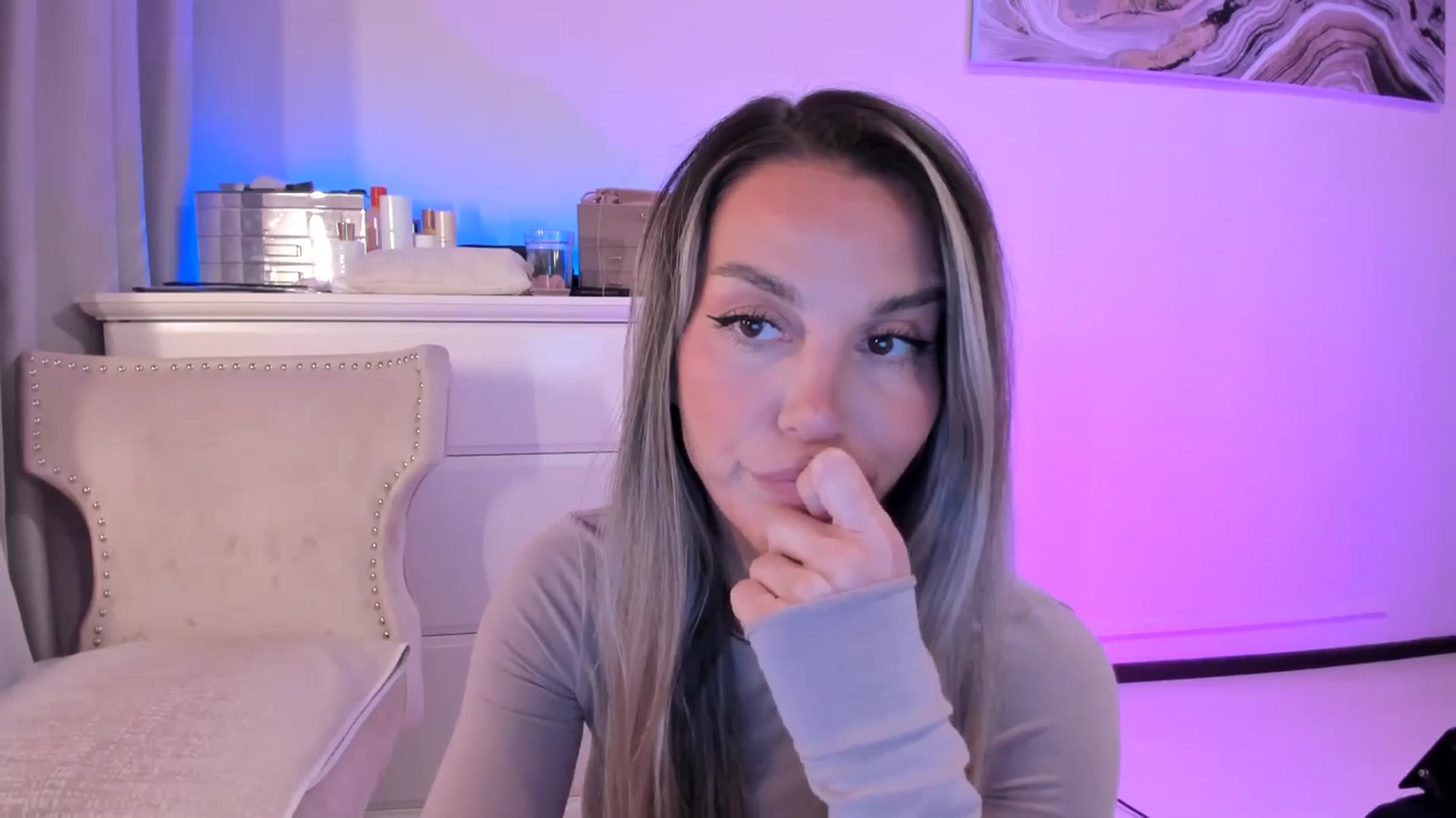 Gallery image thumbnail from Alesia_'s myfreecams stream on, 10/11/2025, 24:08 image 20 of 20