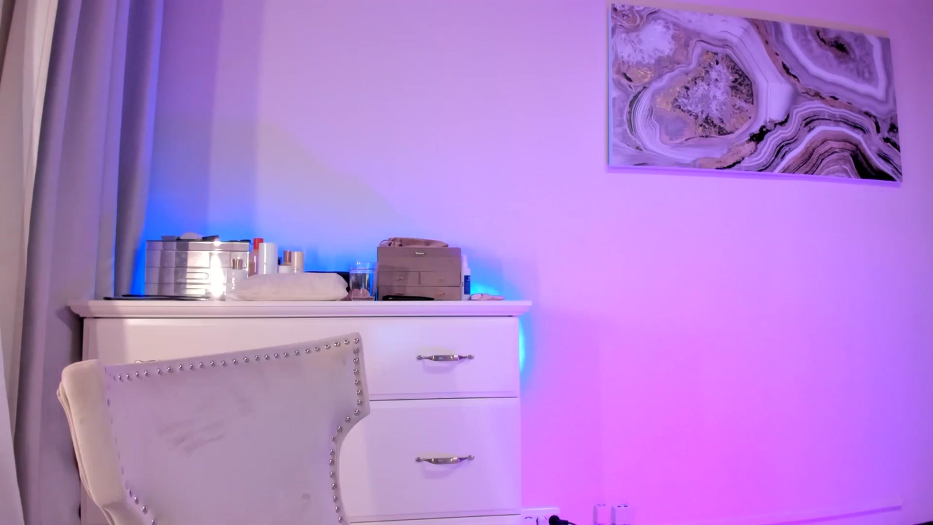 Gallery image thumbnail from Alesia_'s myfreecams stream on, 10/11/2025, 24:08 image 18 of 20