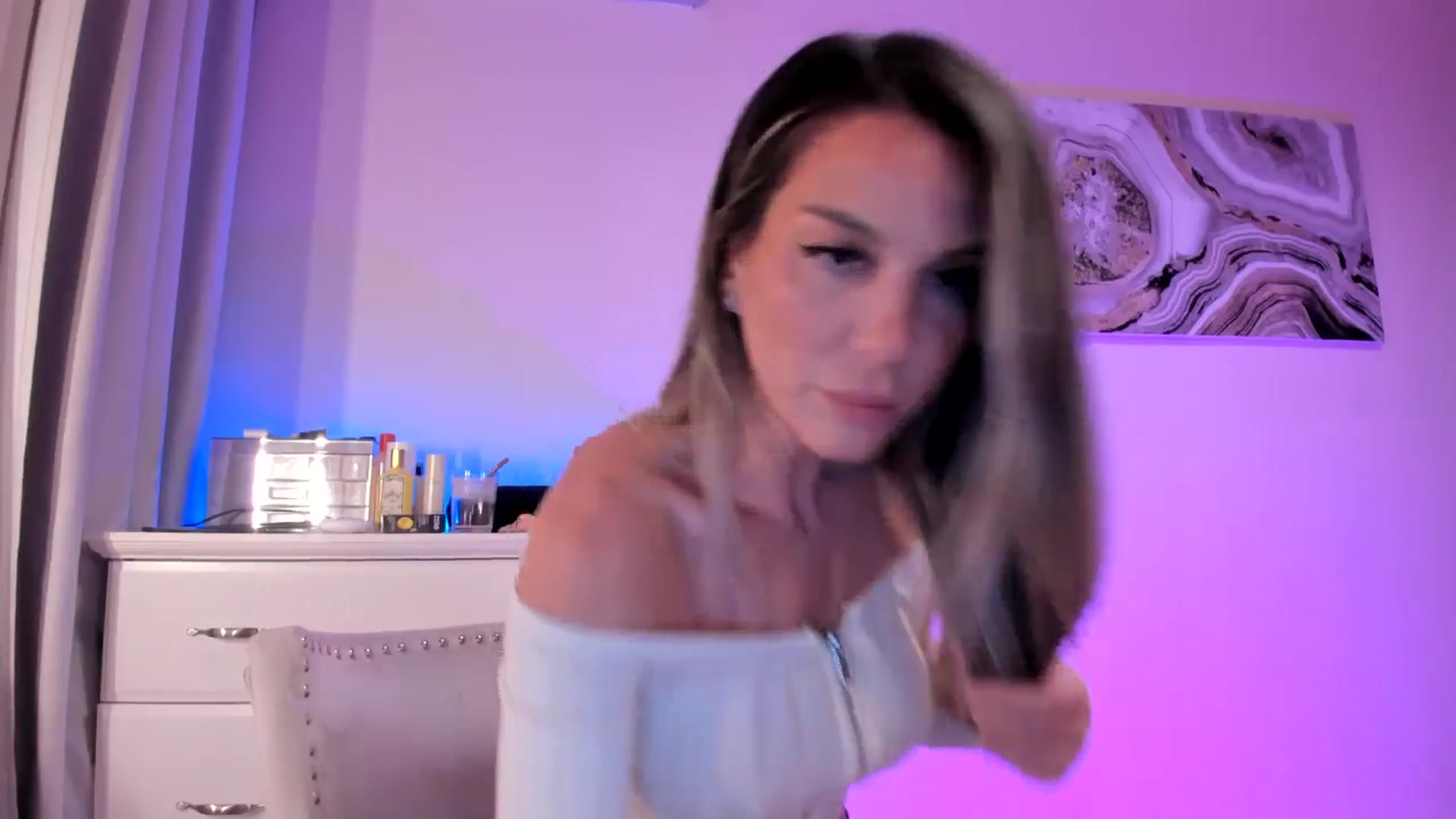 Gallery image thumbnail from Alesia_'s myfreecams stream on, 10/12/2025, 24:03 image 18 of 20