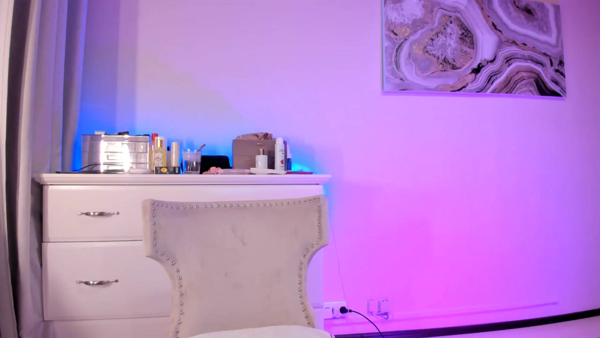 Gallery image thumbnail from Alesia_'s myfreecams stream on, 10/12/2025, 24:22 image 9 of 20