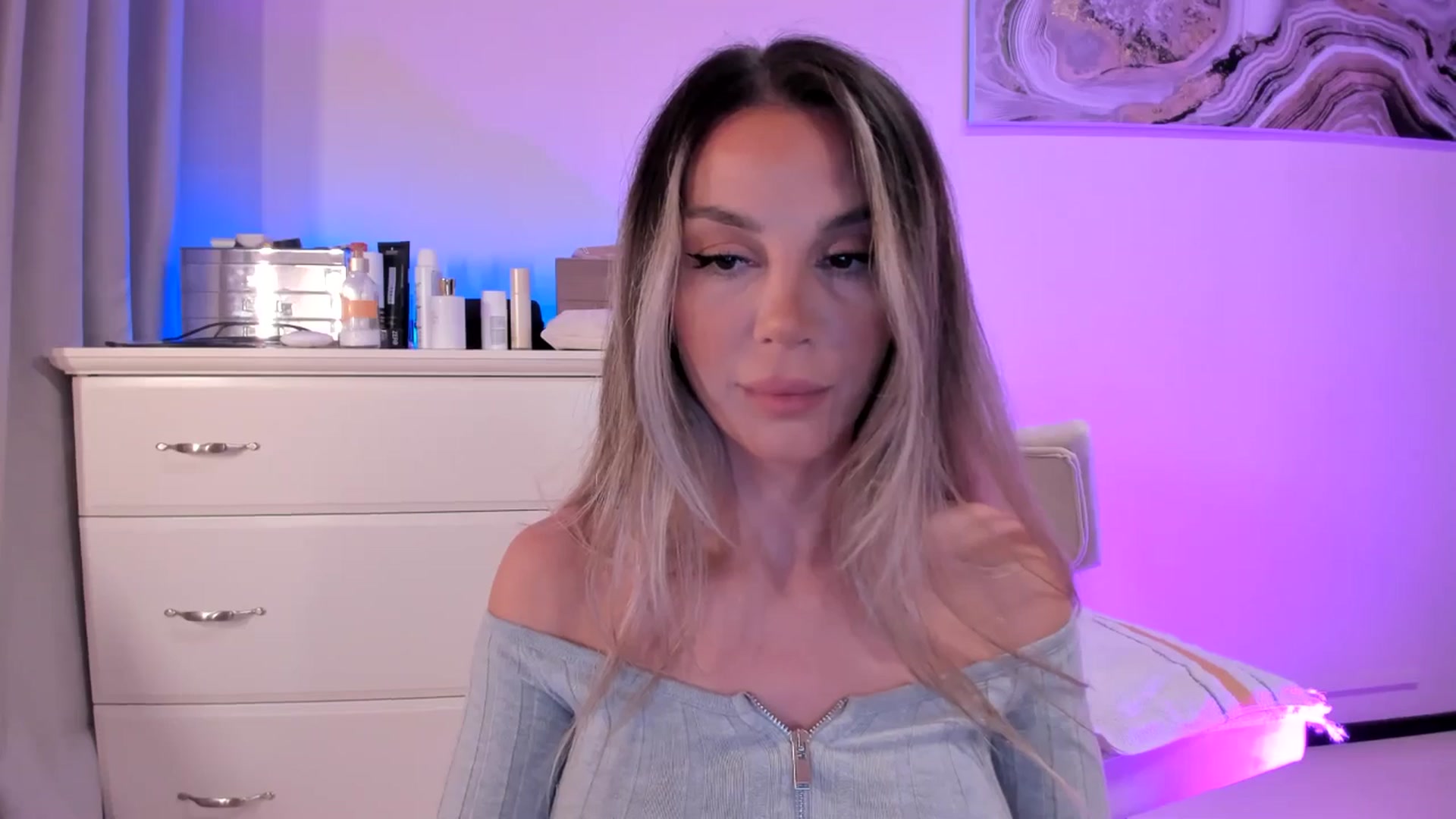 Gallery image thumbnail from Alesia_'s myfreecams stream on, 10/12/2025, 23:14 image 4 of 20