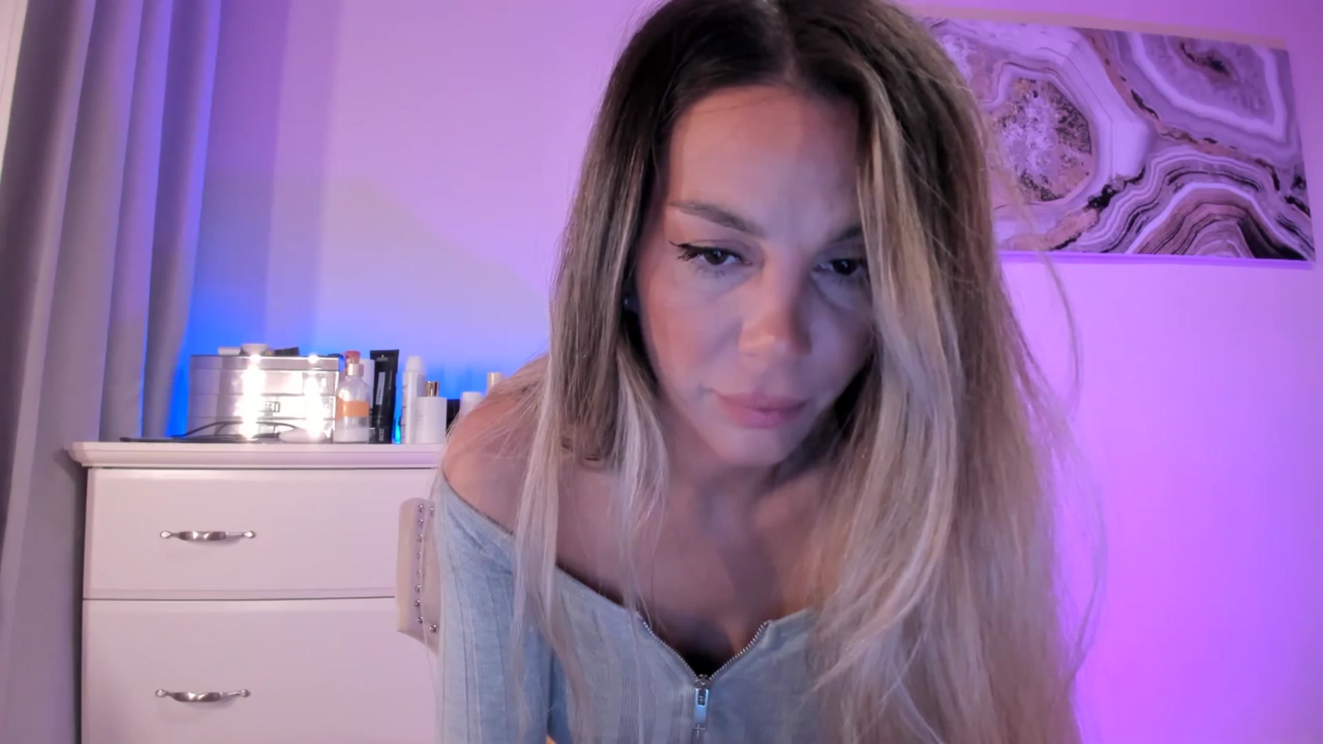 Gallery image thumbnail from Alesia_'s myfreecams stream on, 10/12/2025, 23:14 image 18 of 20