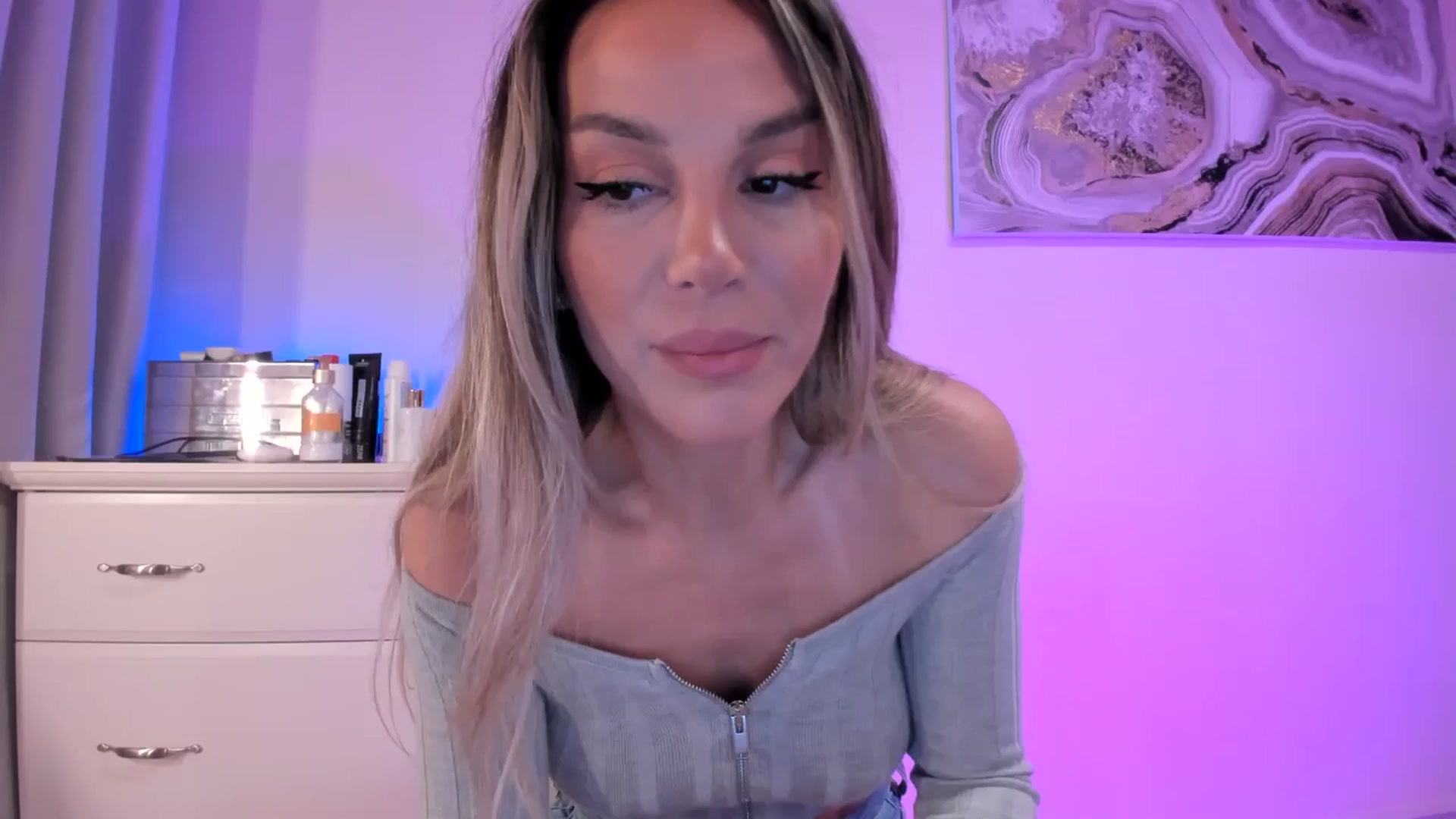Gallery image thumbnail from Alesia_'s myfreecams stream on, 10/12/2025, 23:14 image 10 of 20