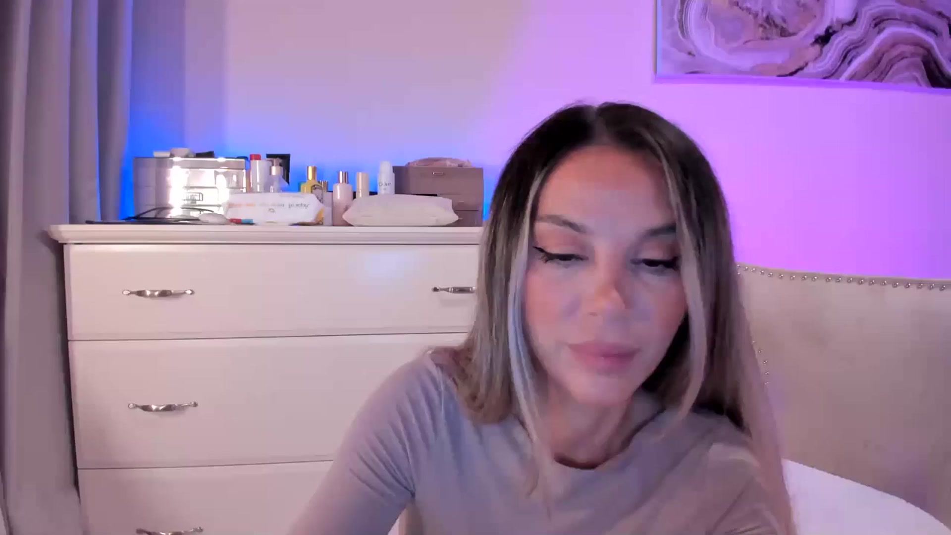 Gallery image thumbnail from Alesia_'s myfreecams stream on, 10/13/2025, 21:31 image 13 of 20