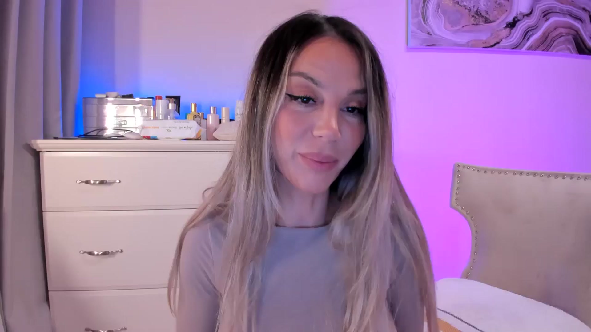 Gallery image thumbnail from Alesia_'s myfreecams stream on, 10/13/2025, 21:31 image 12 of 20