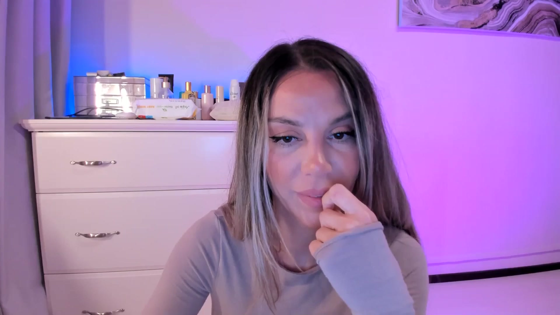Gallery image thumbnail from Alesia_'s myfreecams stream on, 10/13/2025, 22:49 image 12 of 20