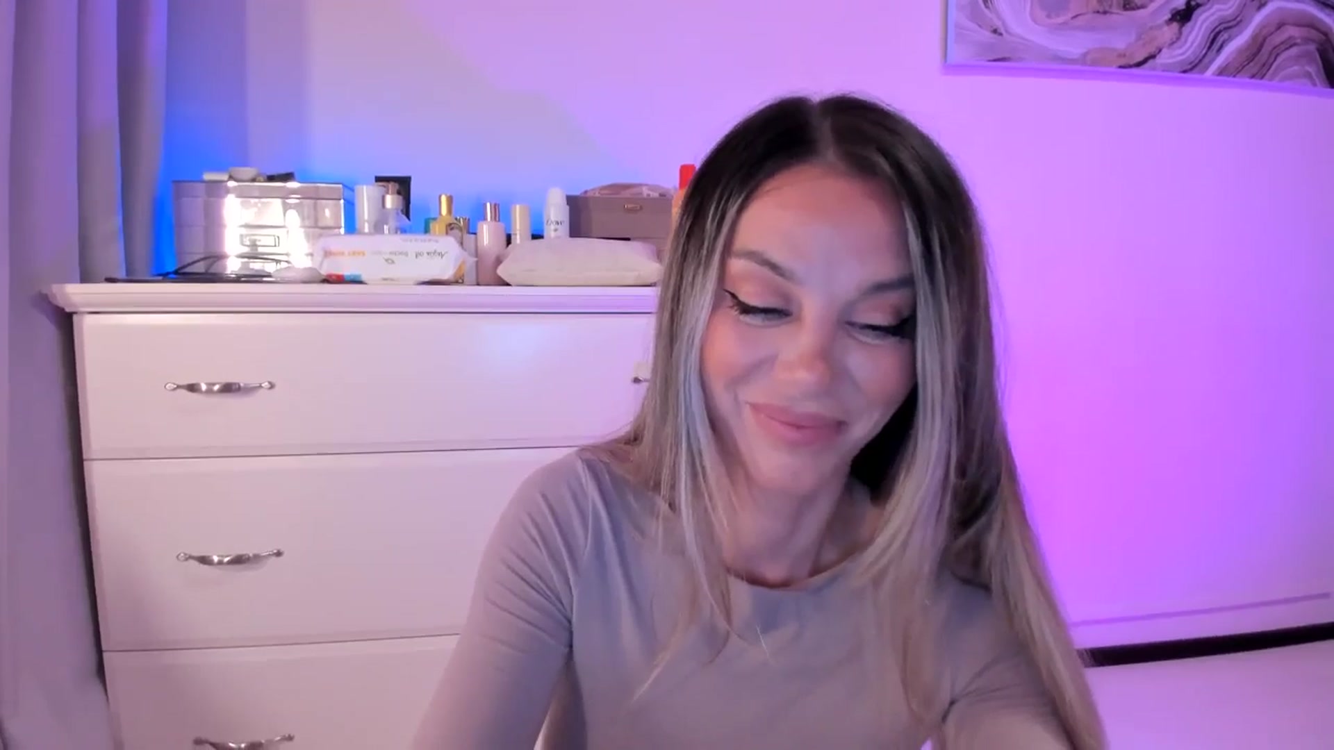 Gallery image thumbnail from Alesia_'s myfreecams stream on, 10/13/2025, 22:49 image 16 of 20