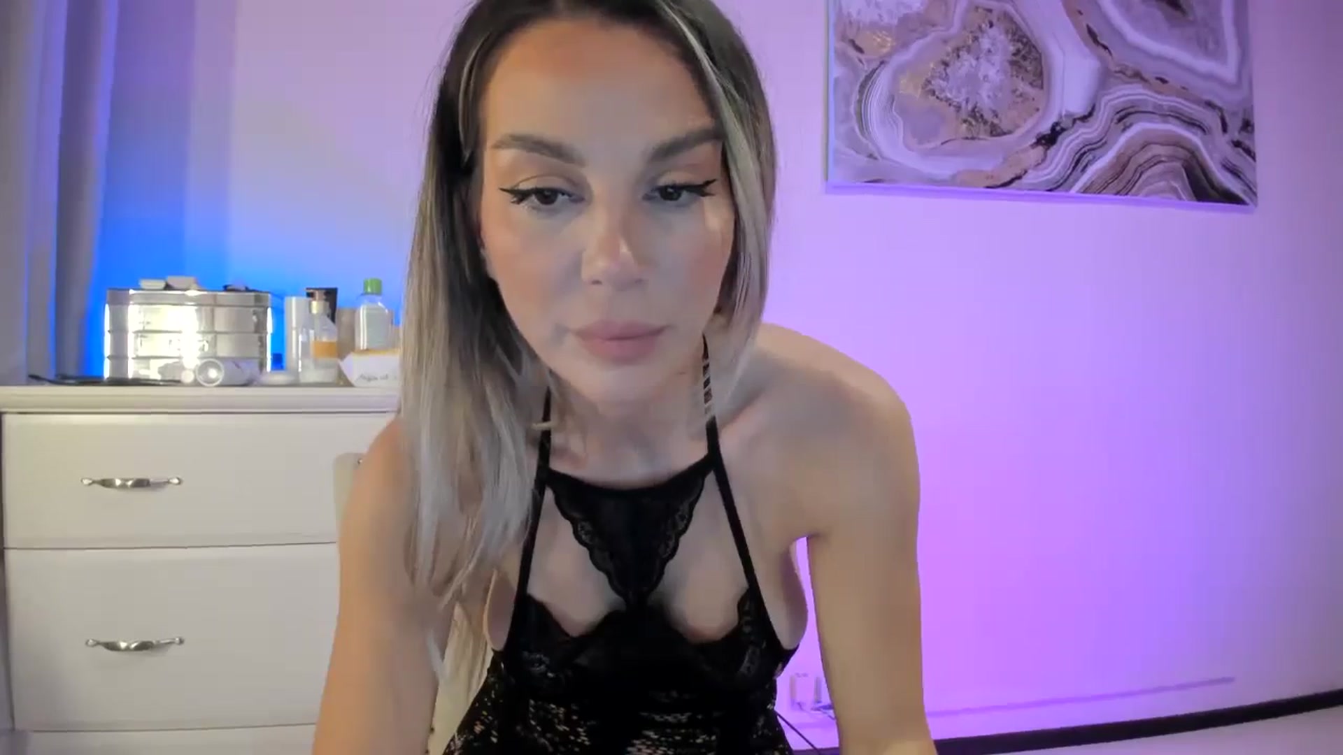 Gallery image thumbnail from Alesia_'s myfreecams stream on, 10/17/2025, 01:47 image 5 of 20