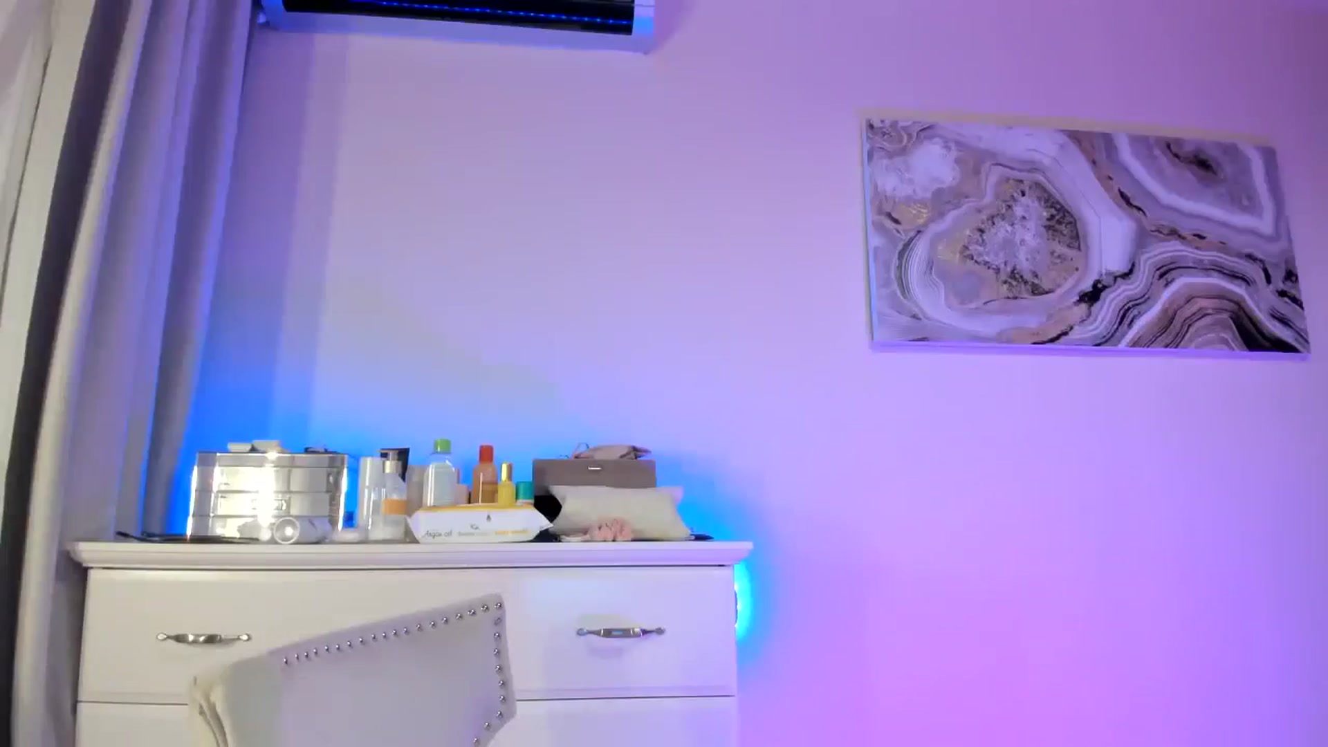 Gallery image thumbnail from Alesia_'s myfreecams stream on, 10/17/2025, 01:47 image 3 of 20