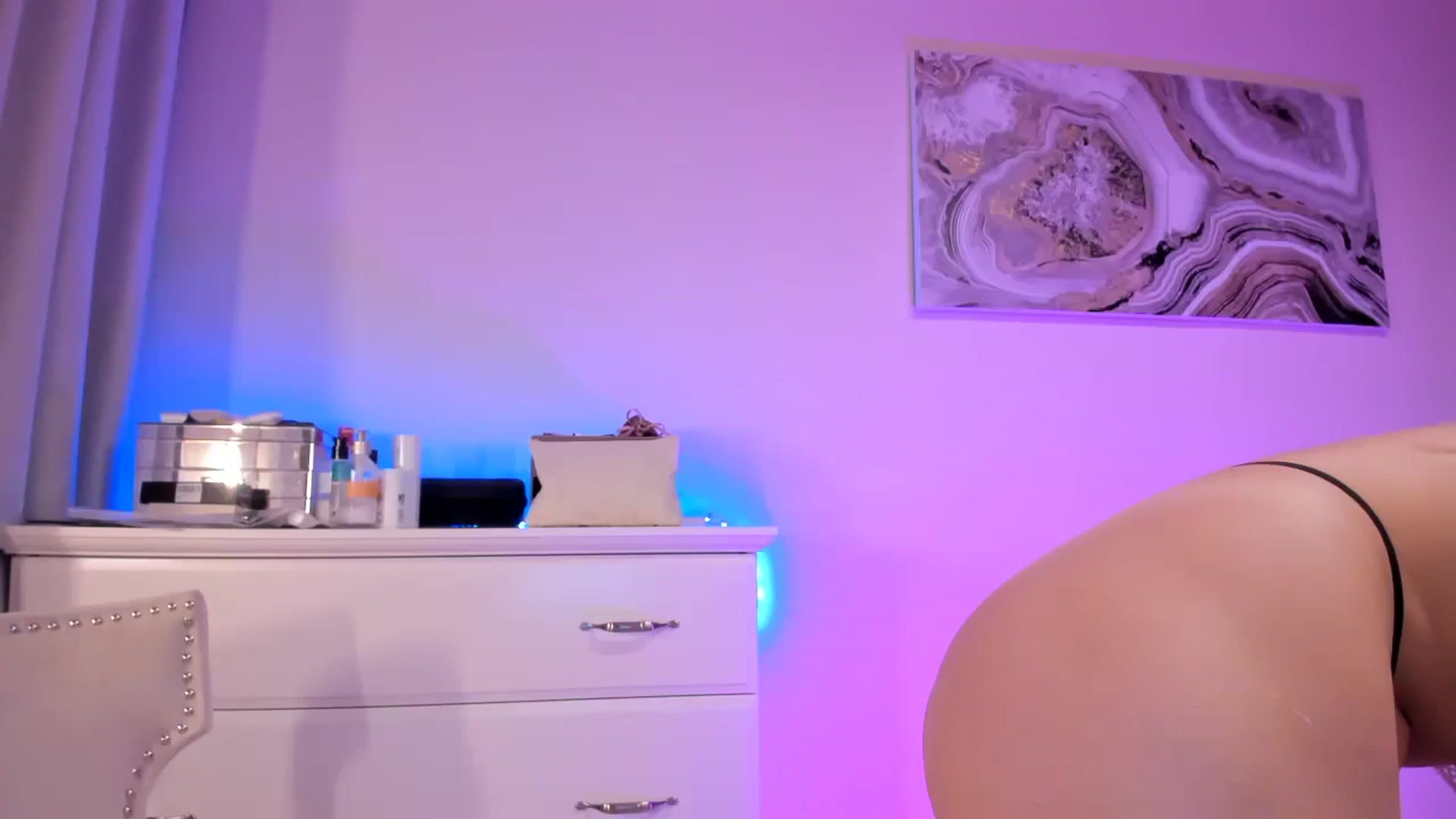 Gallery image thumbnail from Alesia_'s myfreecams stream on, 10/19/2025, 24:03 image 3 of 20