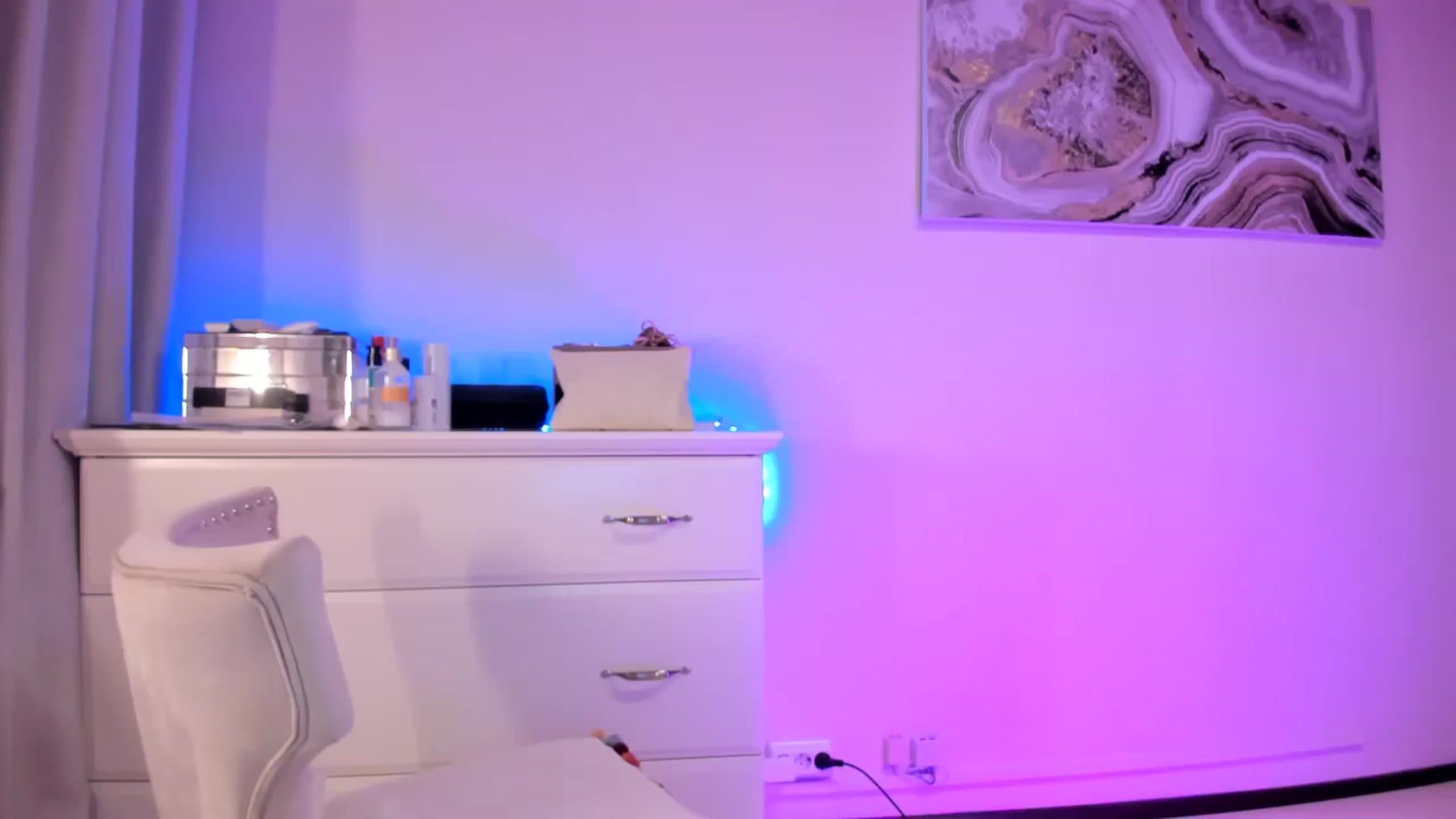 Gallery image thumbnail from Alesia_'s myfreecams stream on, 10/19/2025, 24:03 image 9 of 20