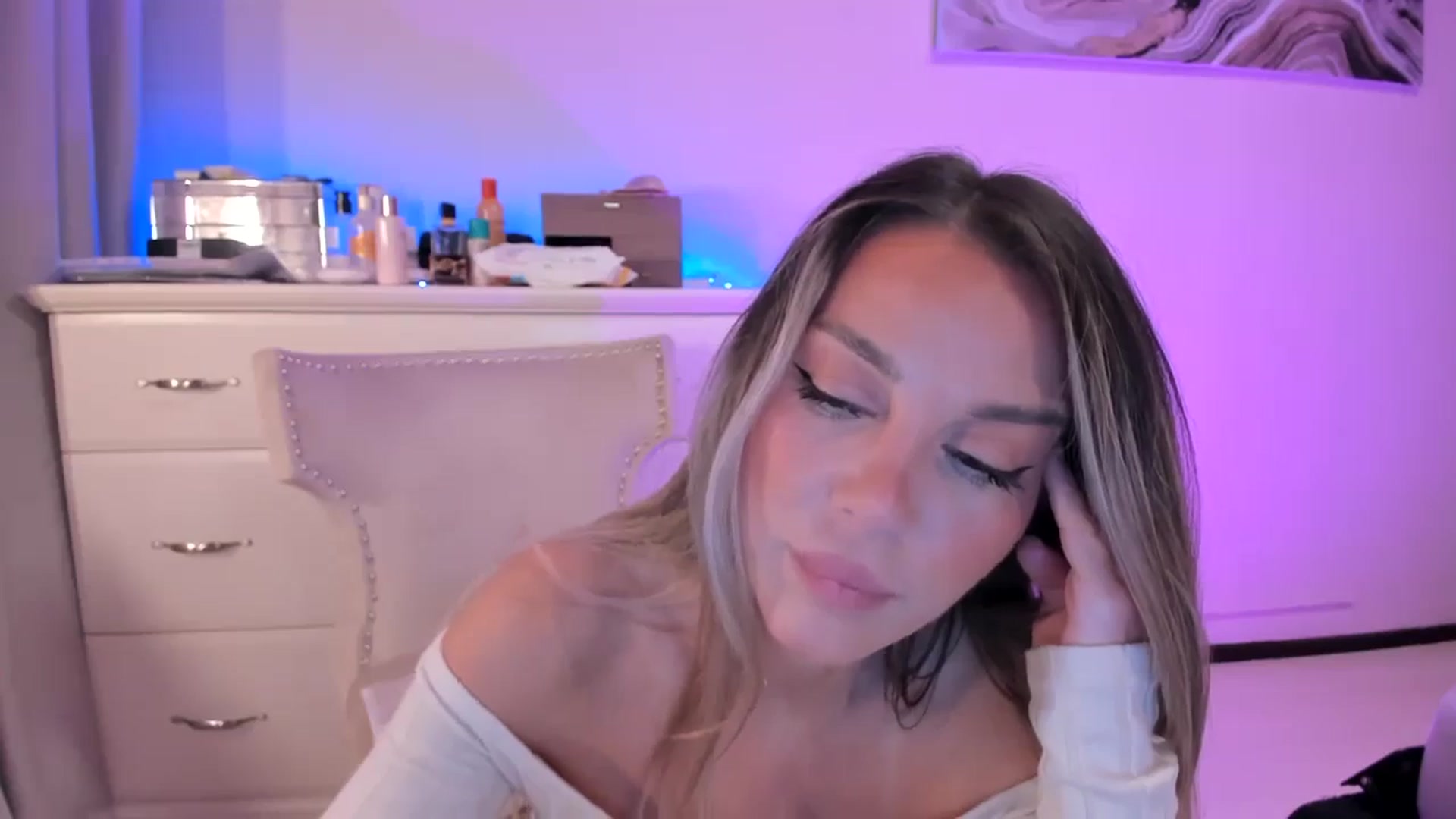 Gallery image thumbnail from Alesia_'s myfreecams stream on, 10/20/2025, 23:30 image 19 of 20