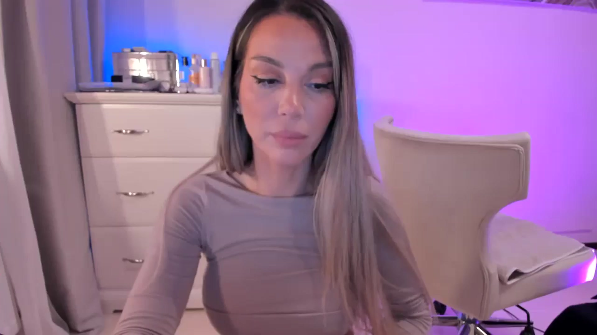 Gallery image thumbnail from Alesia_'s myfreecams stream on, 10/23/2025, 24:03 image 13 of 20