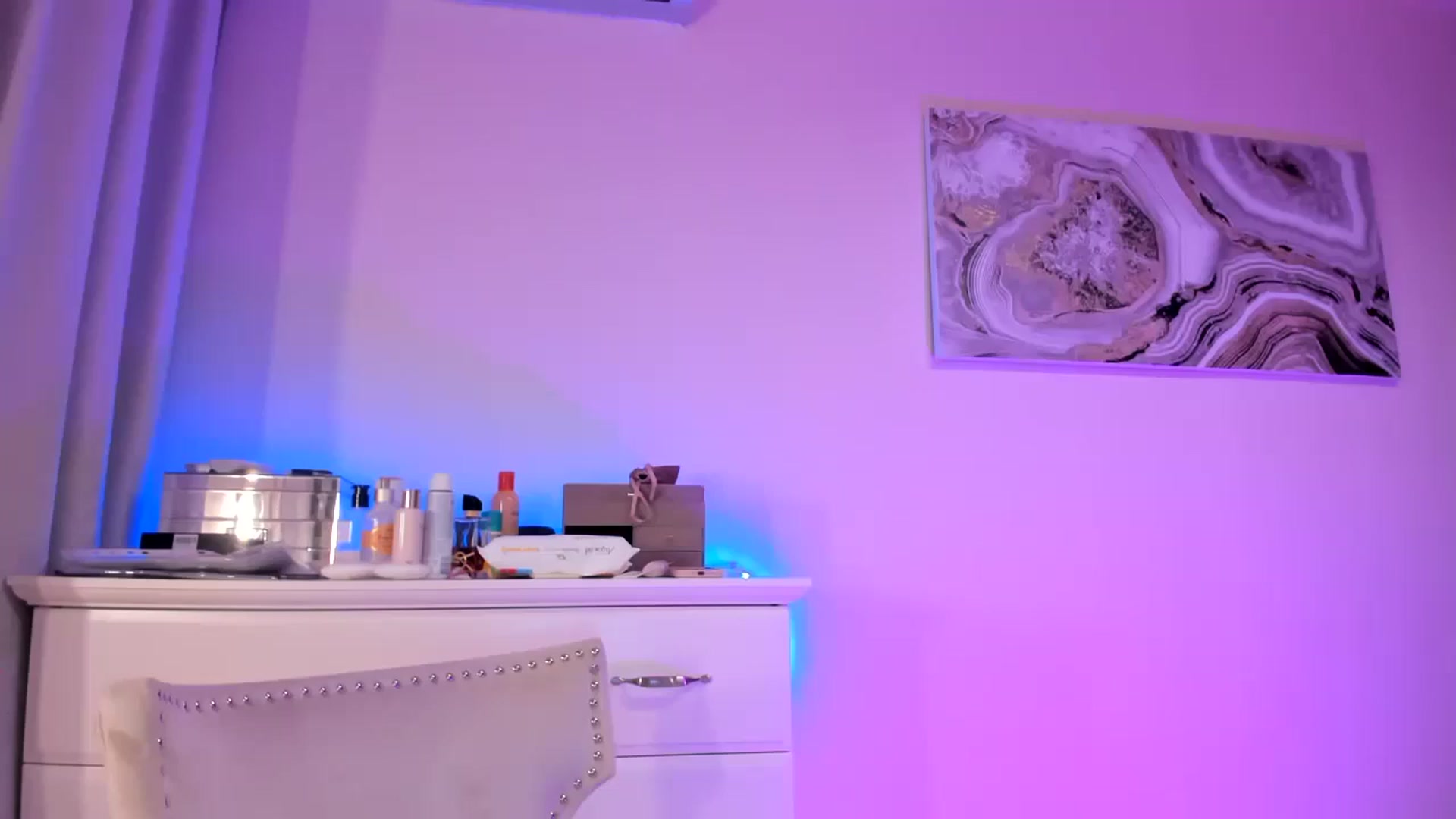 Gallery image thumbnail from Alesia_'s myfreecams stream on, 10/23/2025, 01:45 image 12 of 20