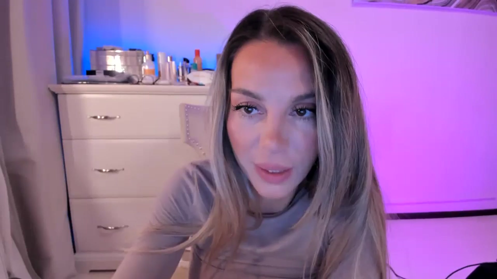 Gallery image thumbnail from Alesia_'s myfreecams stream on, 10/23/2025, 23:31 image 20 of 20