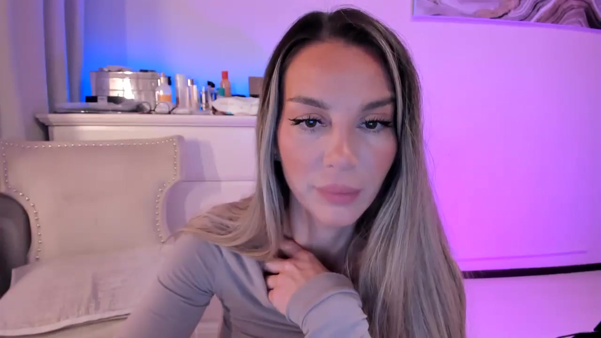 Gallery image thumbnail from Alesia_'s myfreecams stream on, 10/23/2025, 23:31 image 14 of 20