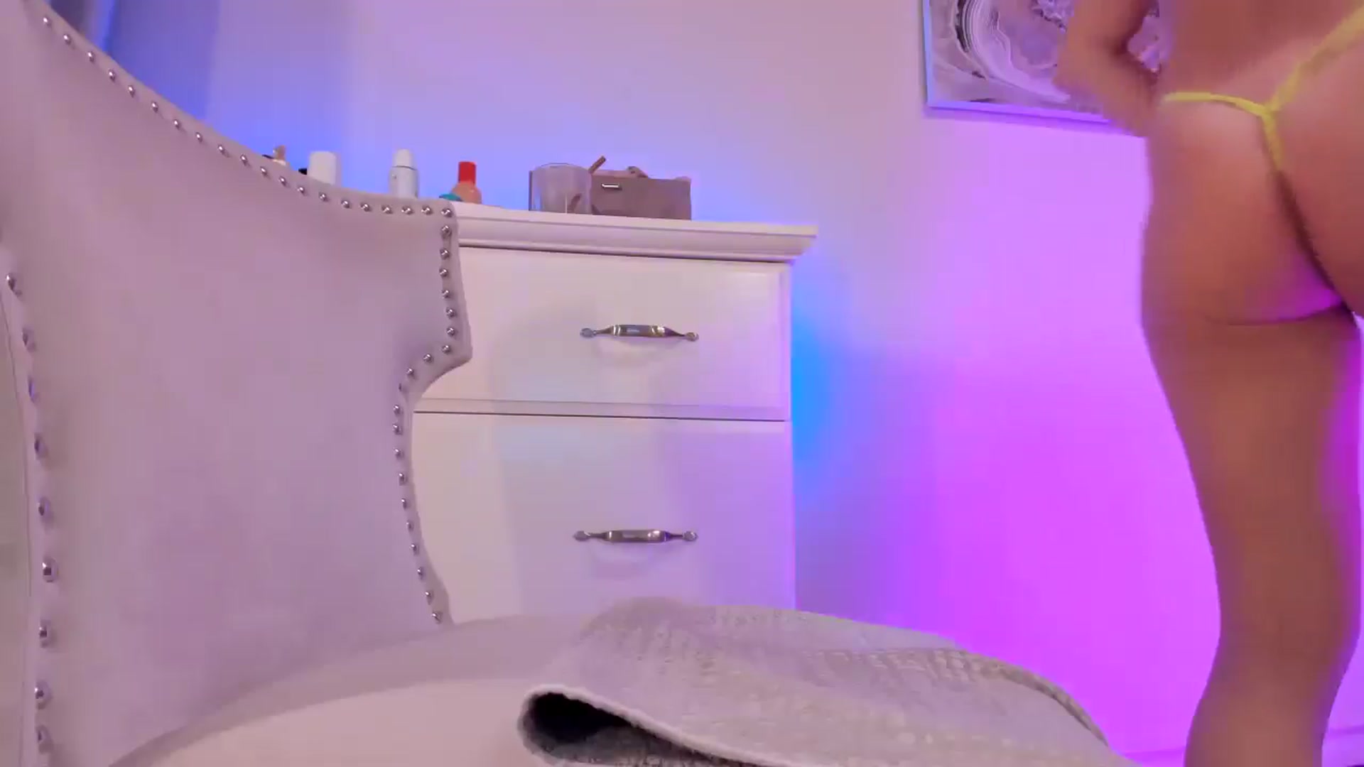 Gallery image thumbnail from Alesia_'s myfreecams stream on, 10/25/2025, 24:03 image 12 of 20