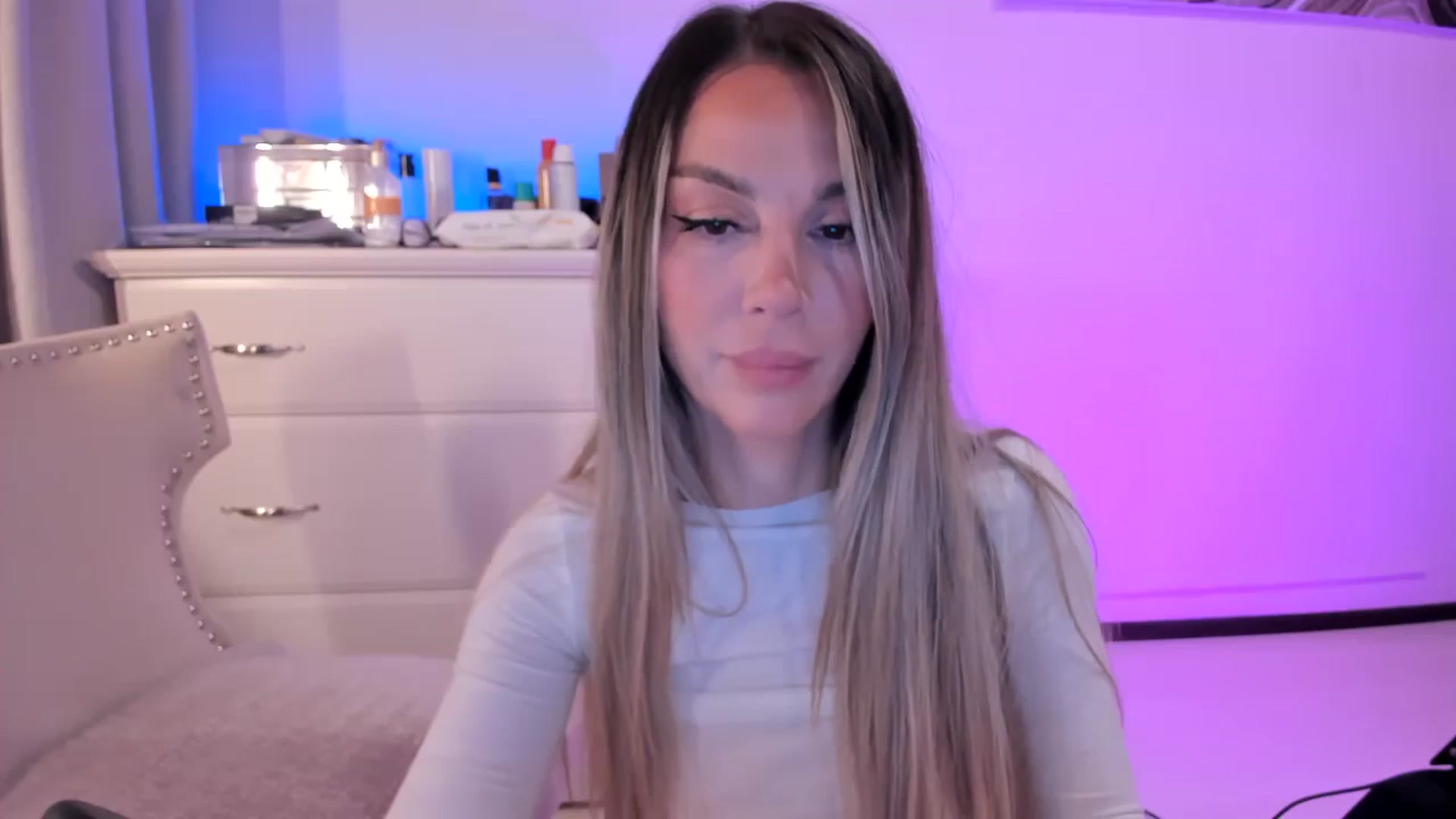Gallery image thumbnail from Alesia_'s myfreecams stream on, 10/25/2025, 23:08 image 17 of 20
