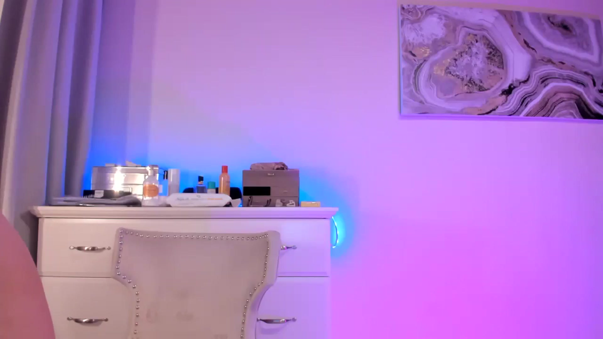 Gallery image thumbnail from Alesia_'s myfreecams stream on, 10/27/2025, 01:31 image 5 of 20