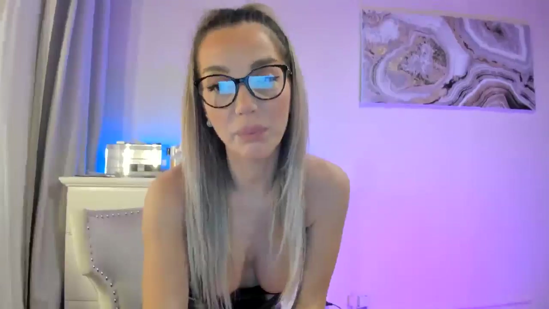 Gallery image thumbnail from Alesia_'s myfreecams stream on, 11/01/2025, 21:17 image 6 of 20