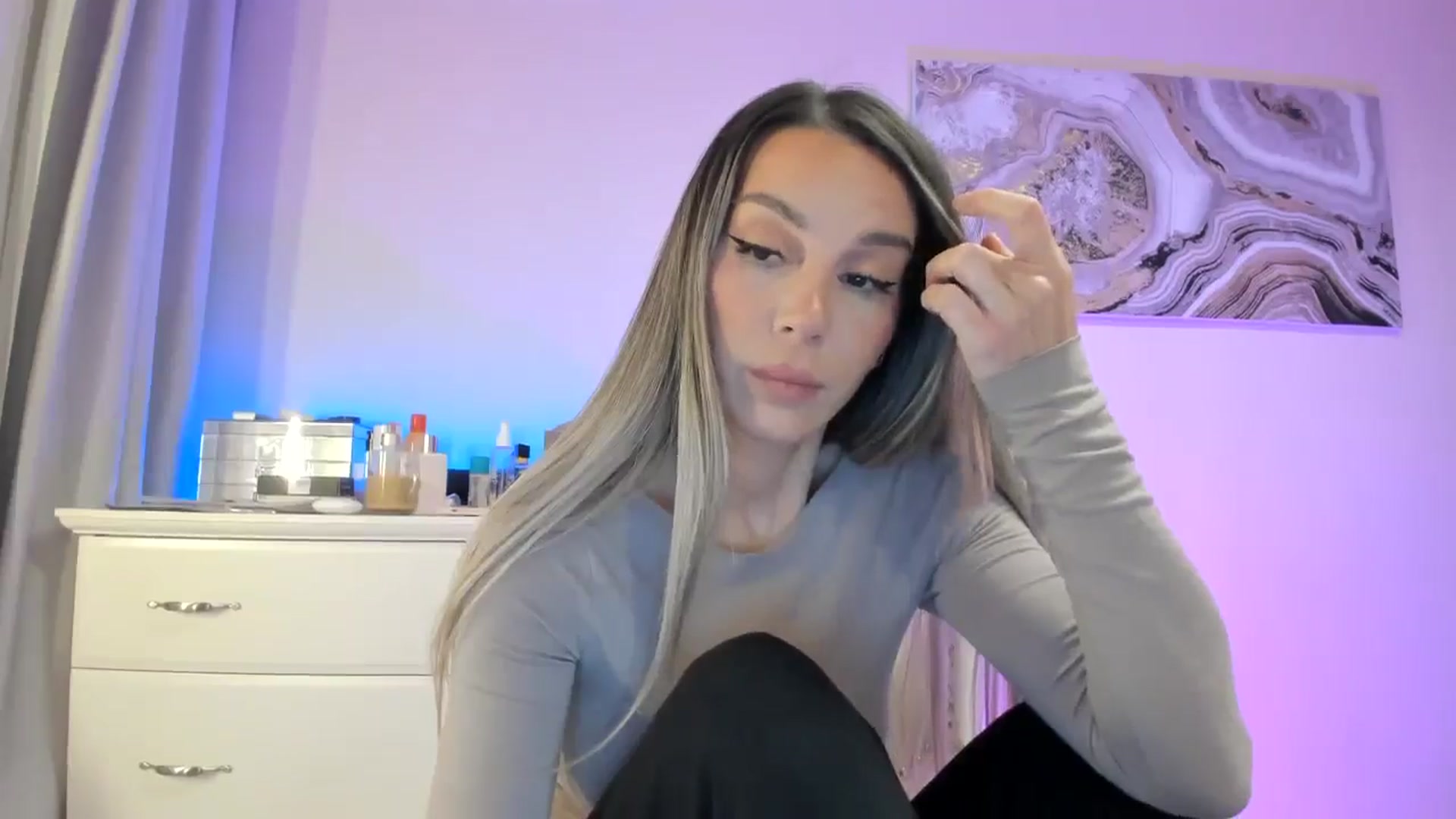 Gallery image thumbnail from Alesia_'s myfreecams stream on, 11/02/2025, 24:31 image 8 of 20