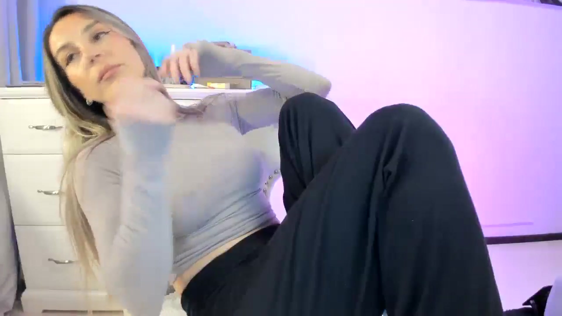 Gallery image thumbnail from Alesia_'s myfreecams stream on, 11/02/2025, 24:31 image 11 of 20