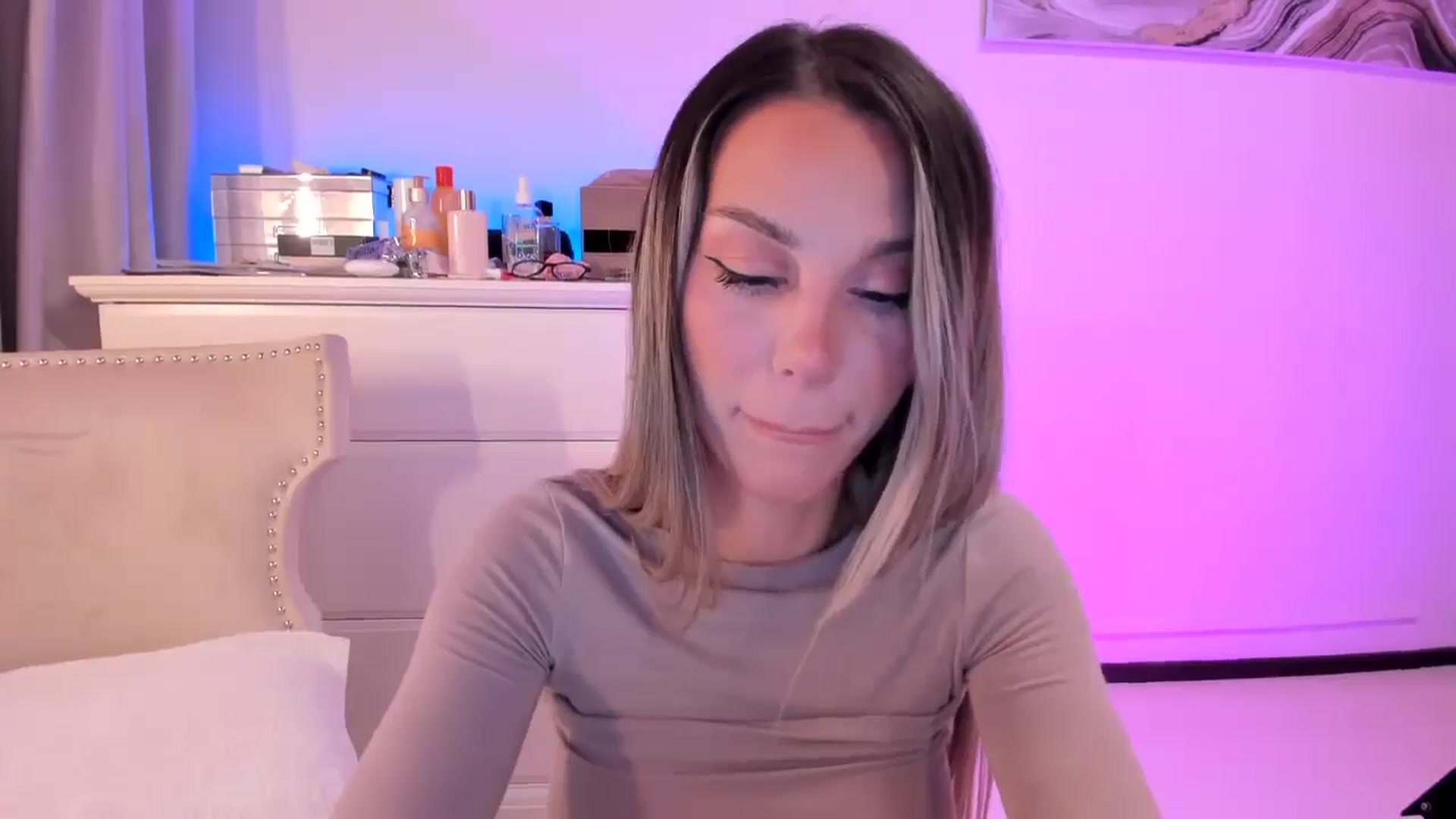 Gallery image thumbnail from Alesia_'s myfreecams stream on, 11/03/2025, 24:04 image 4 of 20