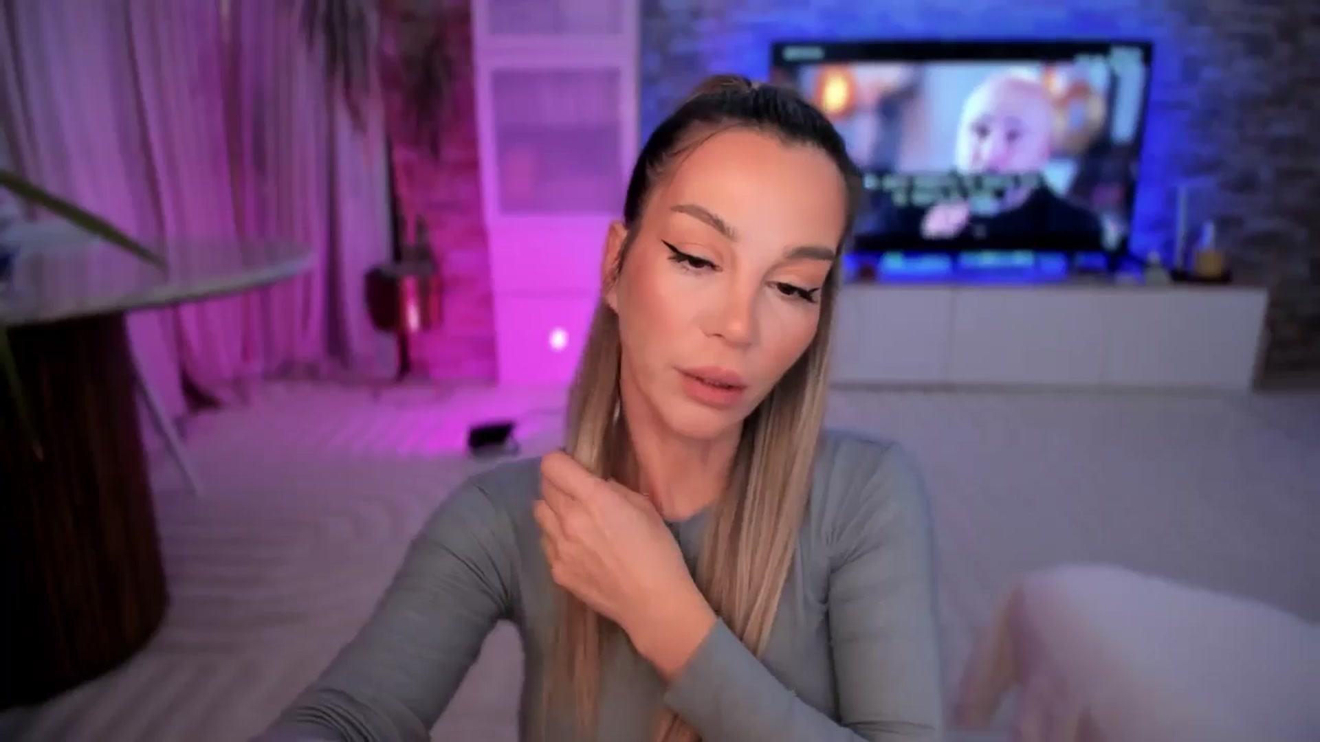 Gallery image thumbnail from Alesia_'s myfreecams stream on, 11/07/2025, 23:38 image 2 of 20