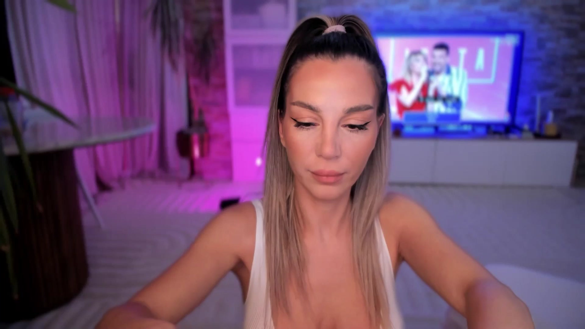 Gallery image thumbnail from Alesia_'s myfreecams stream on, 11/08/2025, 01:50 image 20 of 20