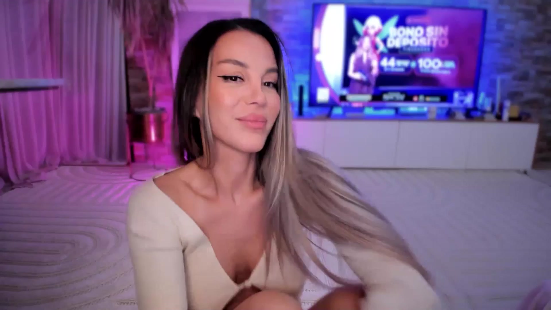 Gallery image thumbnail from Alesia_'s myfreecams stream on, 11/09/2025, 01:22 image 17 of 20