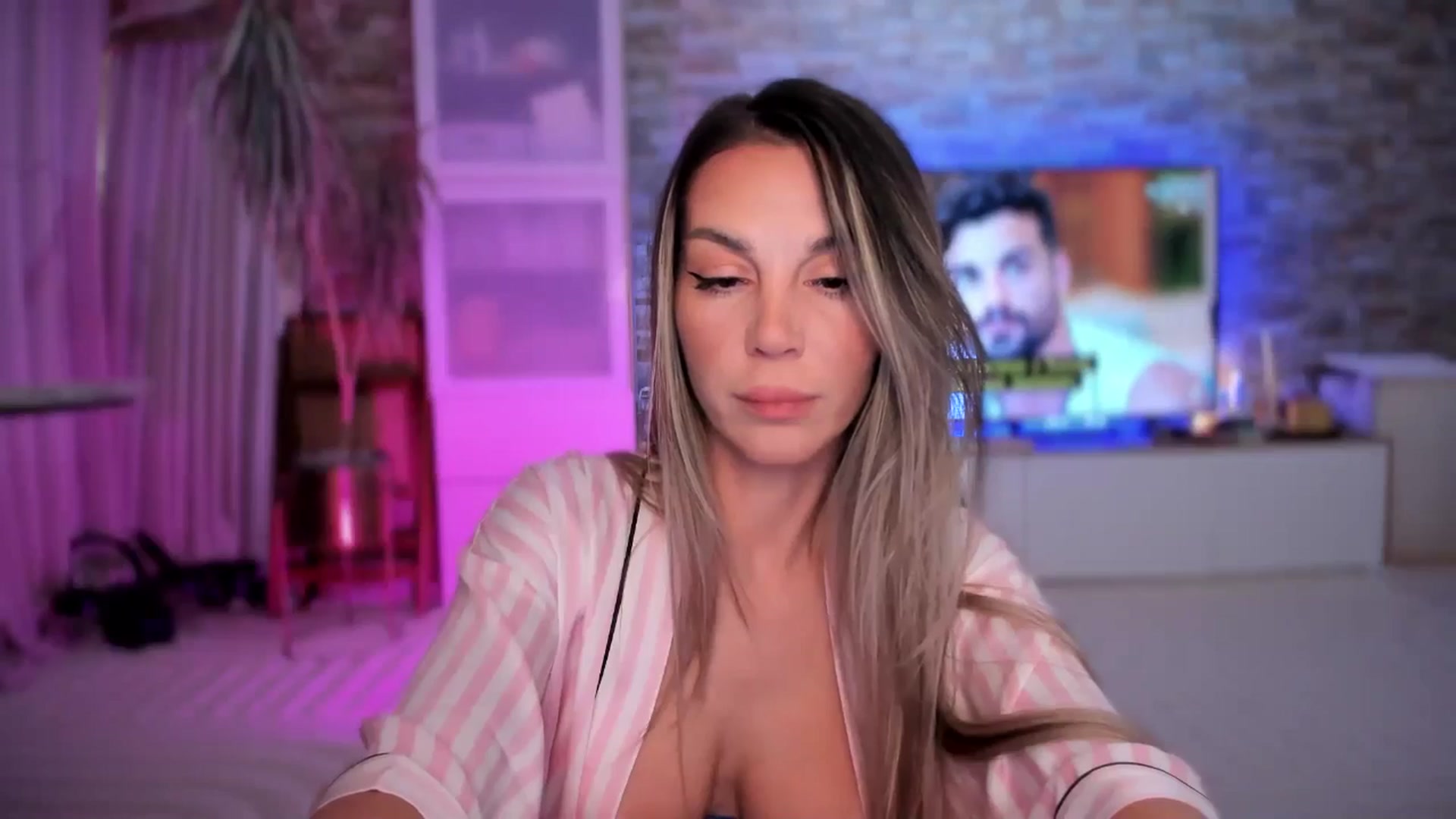 Gallery image thumbnail from Alesia_'s myfreecams stream on, 11/10/2025, 23:42 image 8 of 20