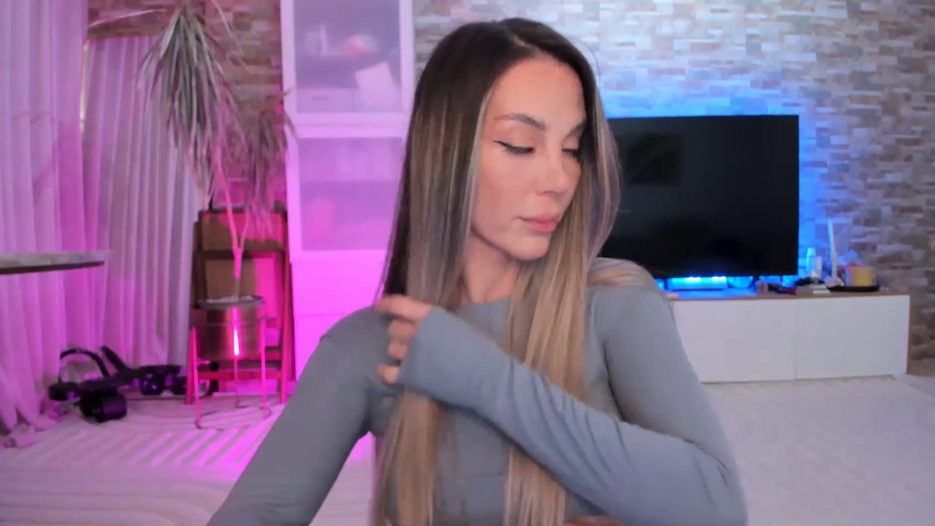 Gallery image thumbnail from Alesia_'s myfreecams stream on, 11/10/2025, 23:42 image 15 of 20
