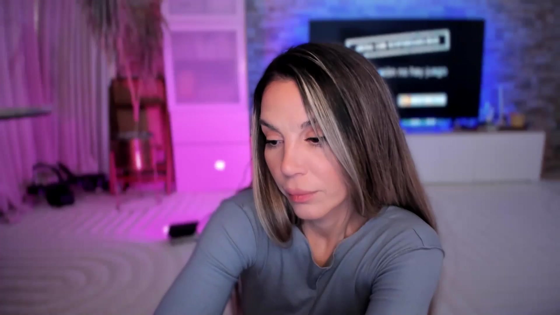 Gallery image thumbnail from Alesia_'s myfreecams stream on, 11/11/2025, 24:55 image 13 of 20