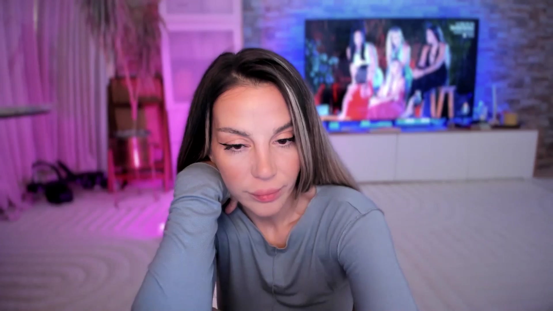 Gallery image thumbnail from Alesia_'s myfreecams stream on, 11/11/2025, 24:55 image 11 of 20