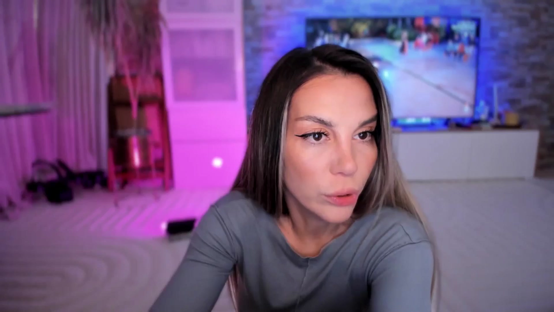 Gallery image thumbnail from Alesia_'s myfreecams stream on, 11/11/2025, 24:55 image 12 of 20