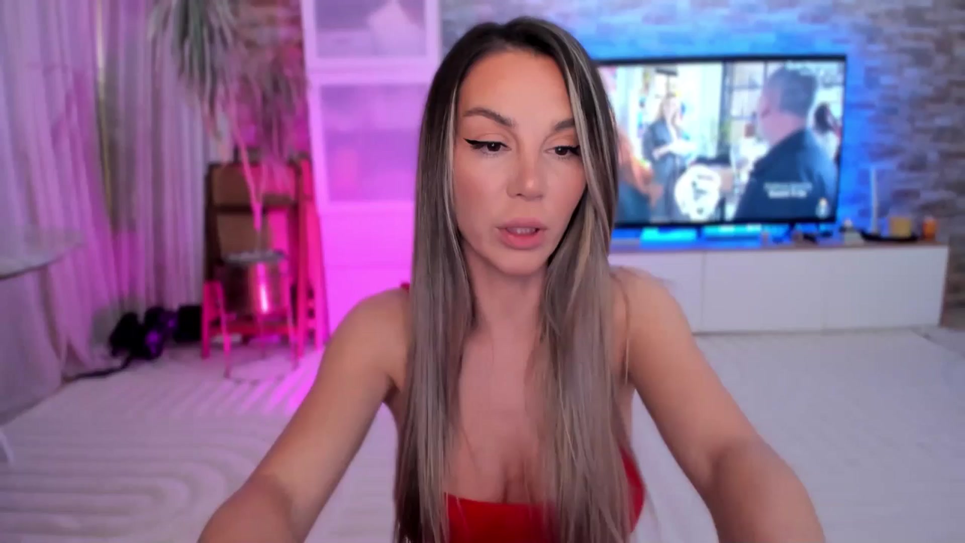Gallery image thumbnail from Alesia_'s myfreecams stream on, 11/13/2025, 02:50 image 1 of 20
