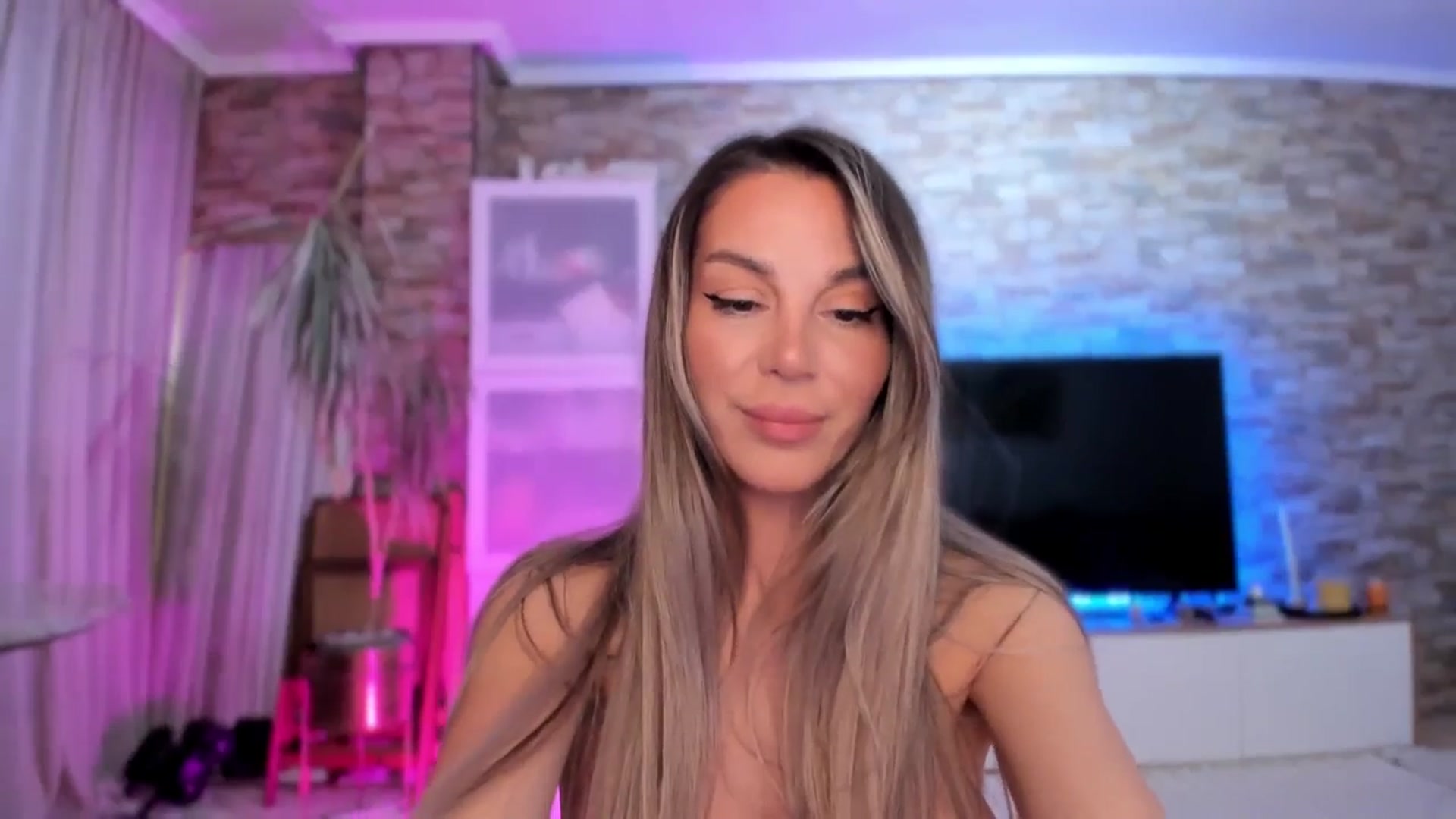 Gallery image thumbnail from Alesia_'s myfreecams stream on, 11/13/2025, 02:50 image 17 of 20
