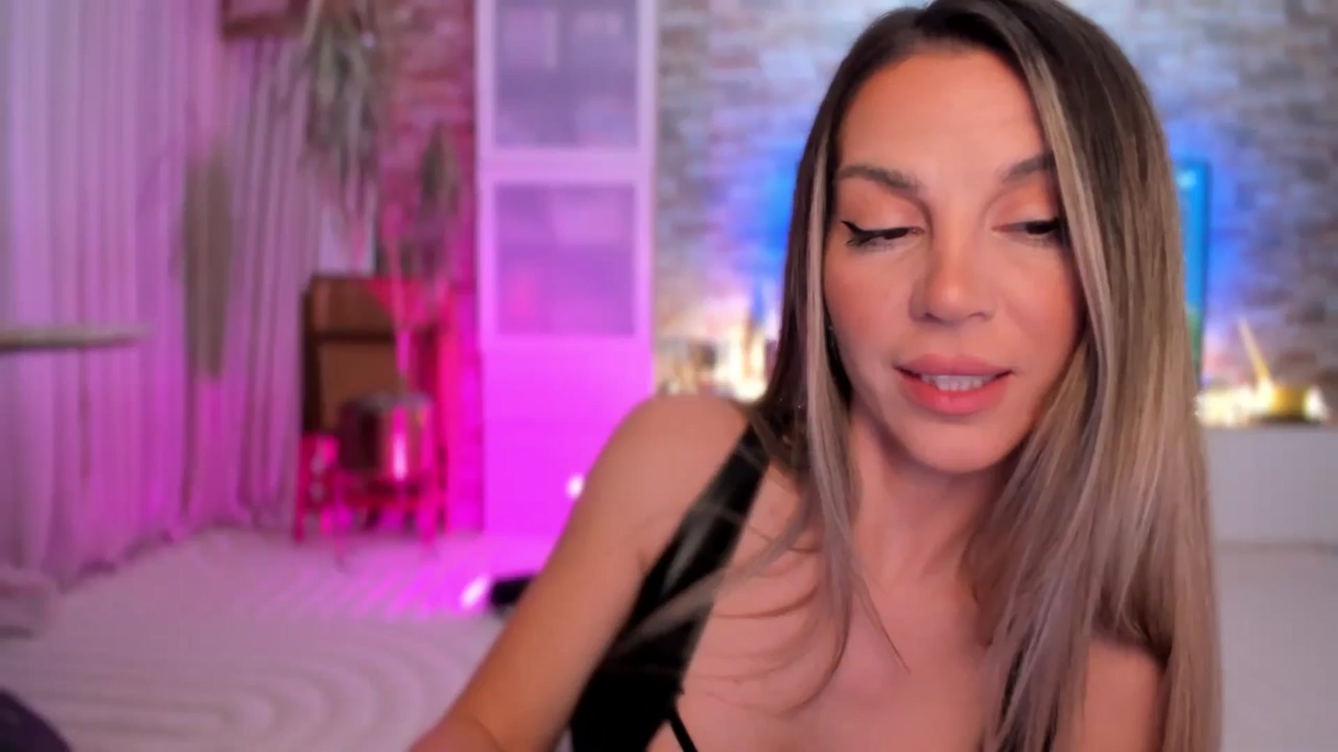 Gallery image thumbnail from Alesia_'s myfreecams stream on, 11/22/2025, 01:06 image 20 of 20