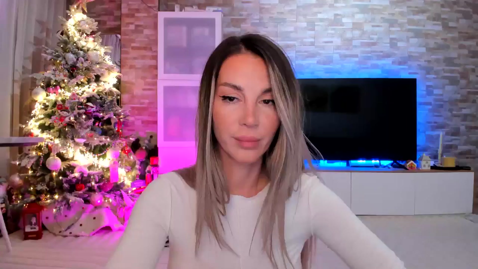 Gallery image thumbnail from Alesia_'s myfreecams stream on, 11/22/2025, 22:55 image 2 of 20