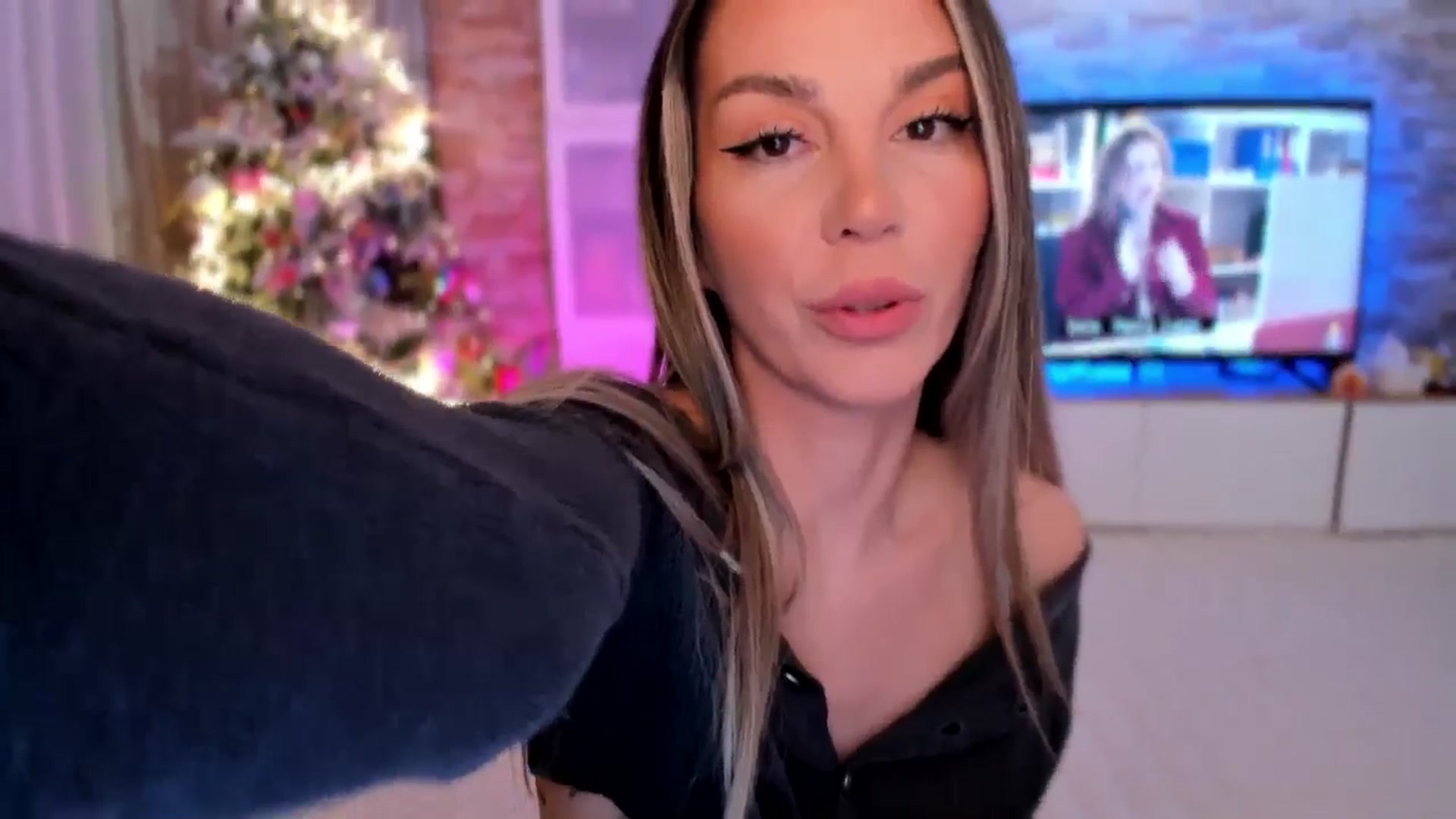 Gallery image thumbnail from Alesia_'s myfreecams stream on, 11/26/2025, 23:44 image 3 of 20