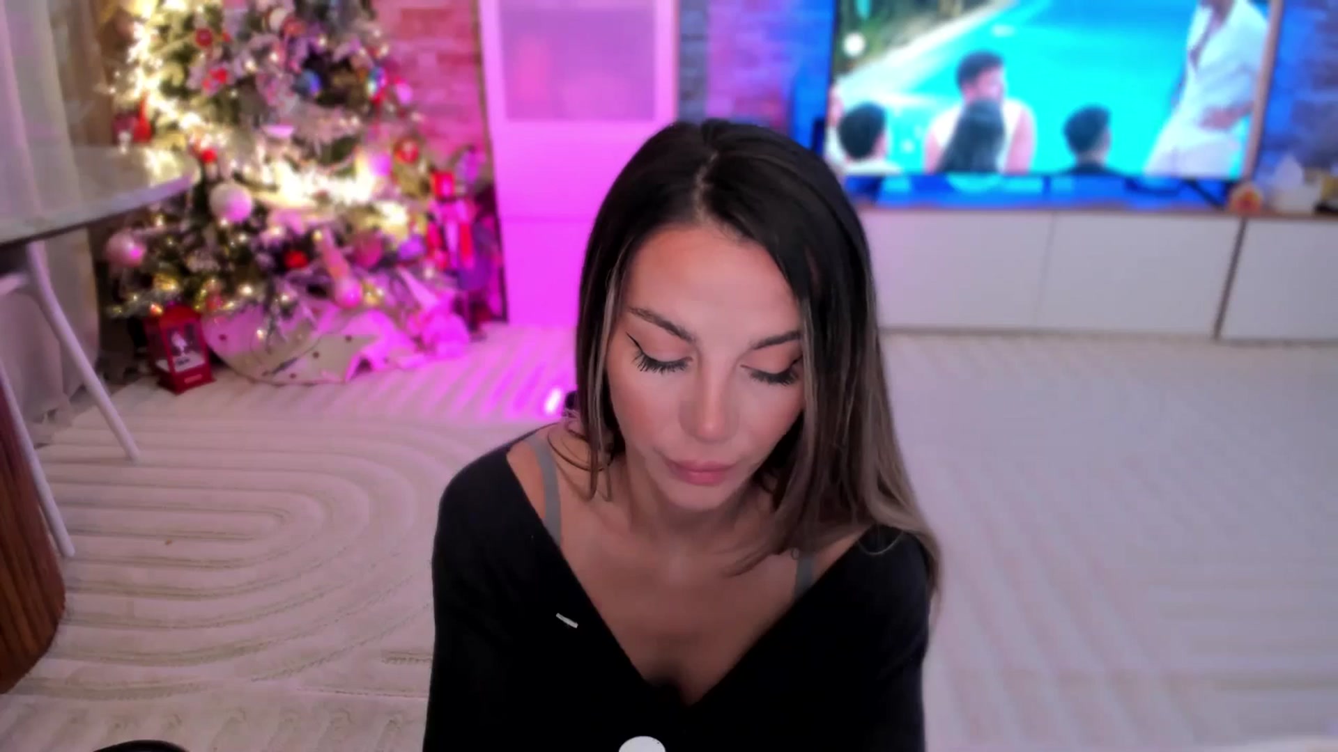 Gallery image thumbnail from Alesia_'s myfreecams stream on, 11/27/2025, 24:25 image 19 of 20
