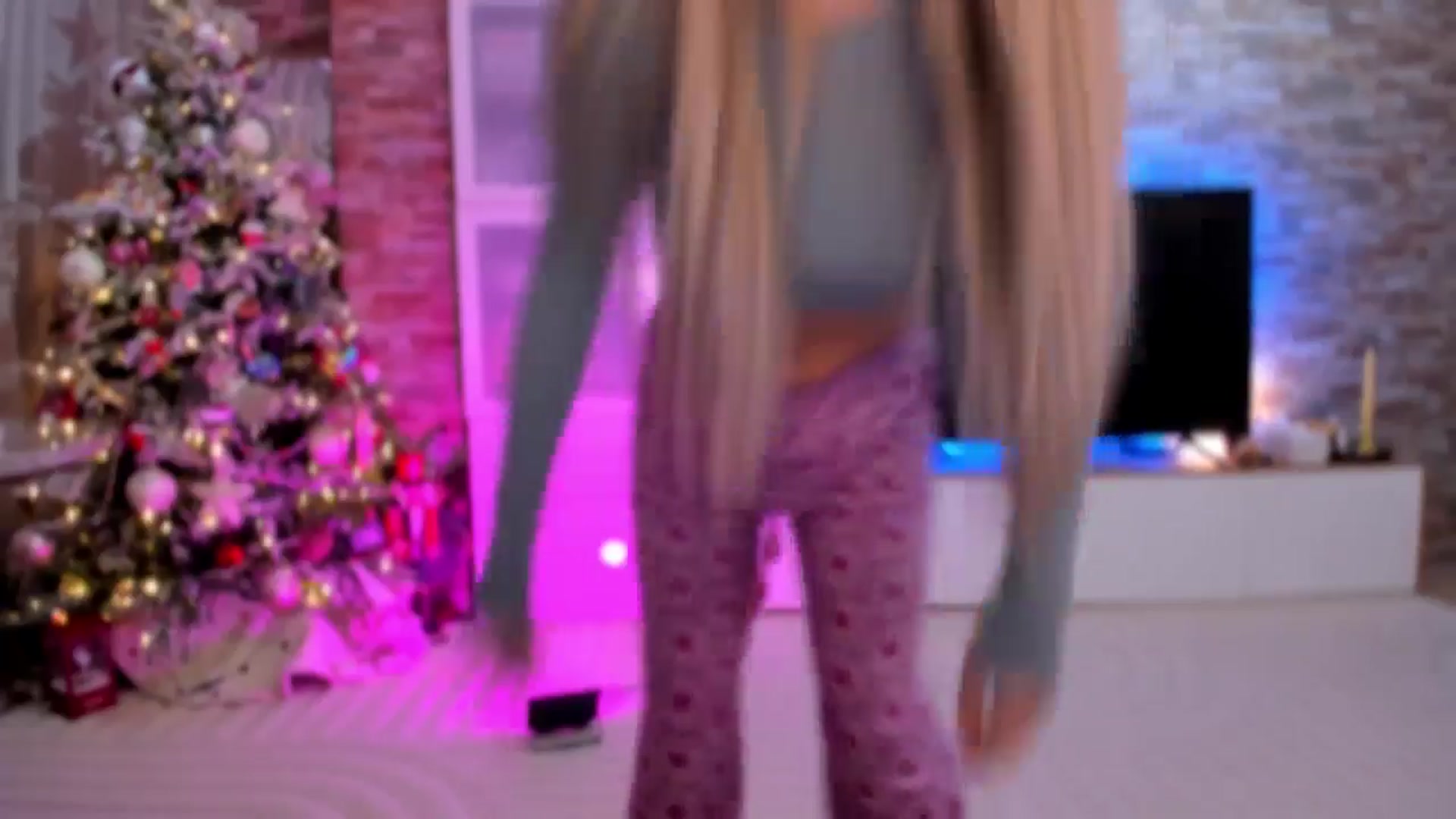 Gallery image thumbnail from Alesia_'s myfreecams stream on, 12/03/2025, 01:08 image 16 of 20