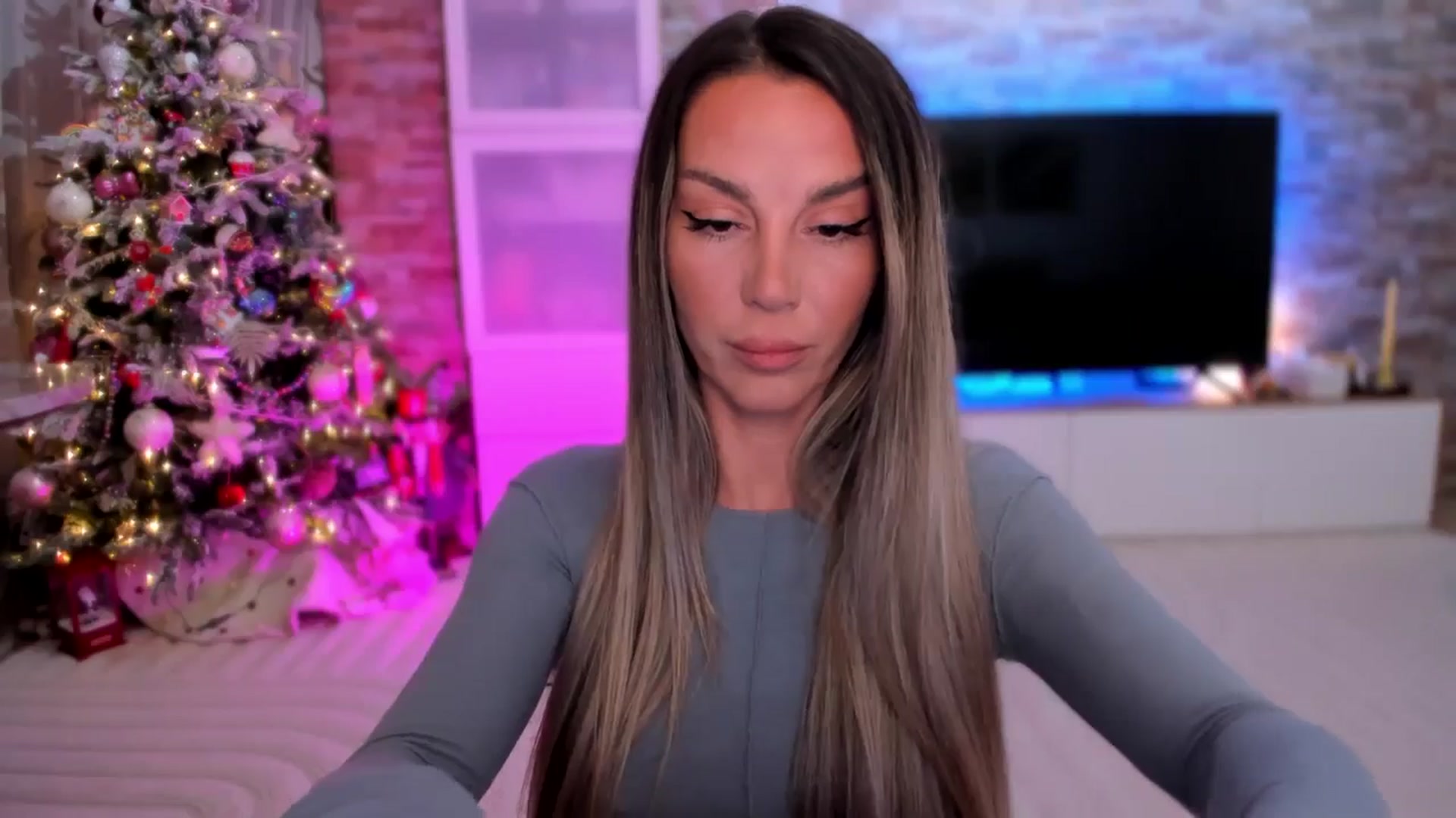 Gallery image thumbnail from Alesia_'s myfreecams stream on, 12/03/2025, 01:08 image 17 of 20