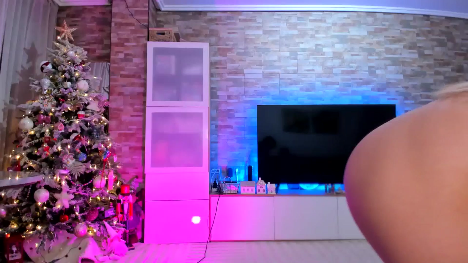 Gallery image thumbnail from Alesia_'s myfreecams stream on, 12/06/2025, 24:01 image 15 of 20