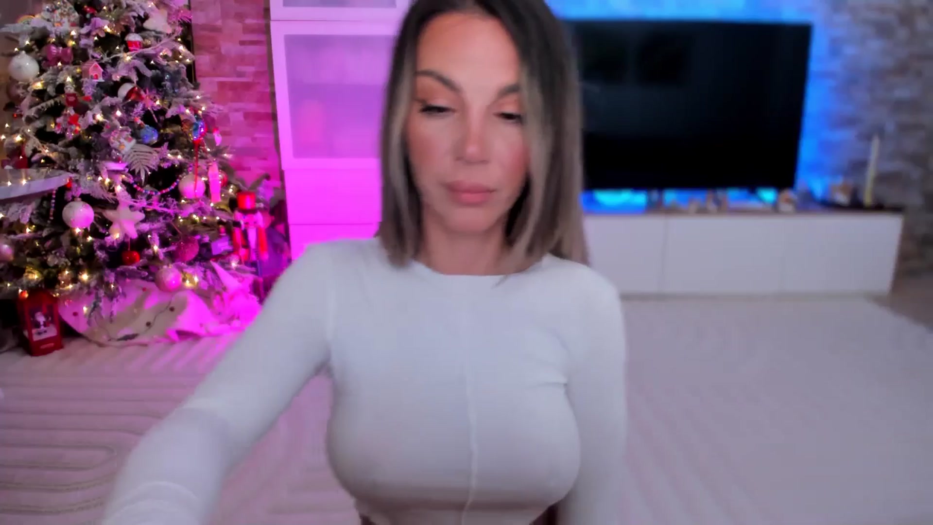 Gallery image thumbnail from Alesia_'s myfreecams stream on, 12/07/2025, 24:36 image 19 of 20