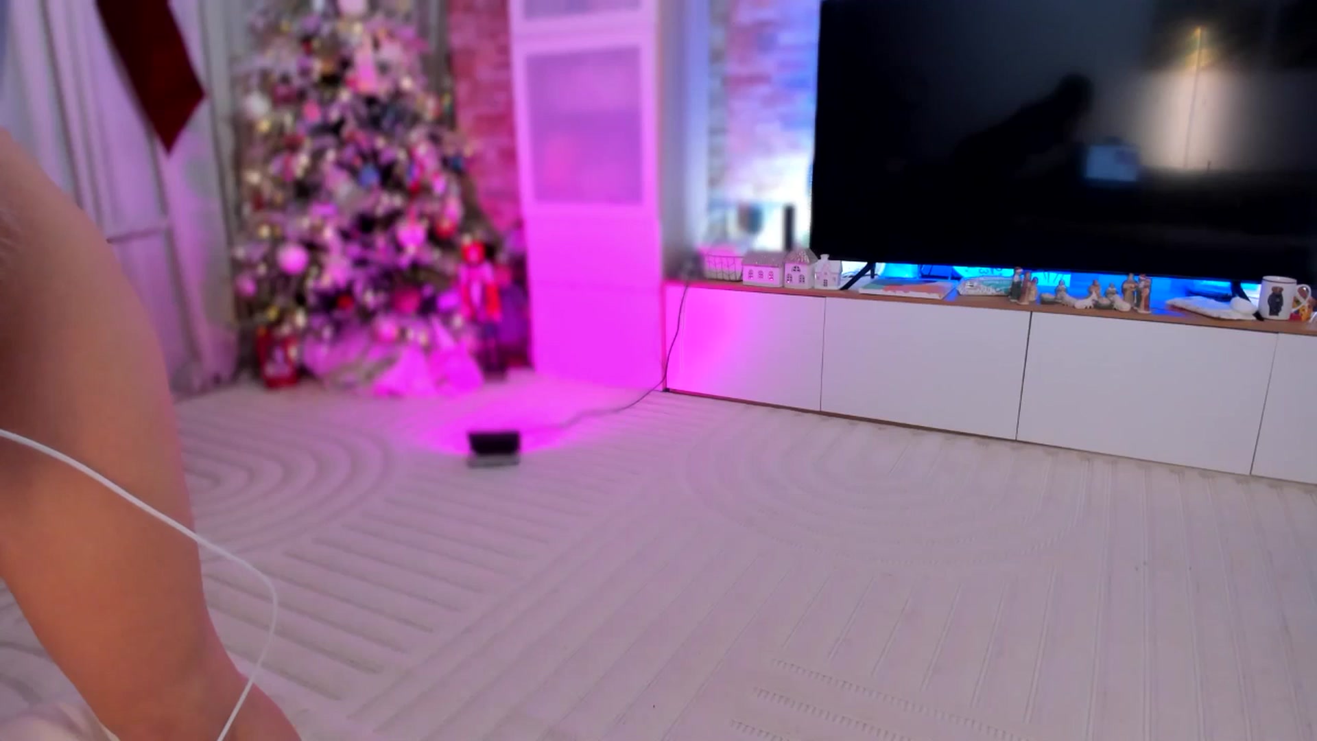 Gallery image thumbnail from Alesia_'s myfreecams stream on, 12/08/2025, 24:50 image 13 of 20