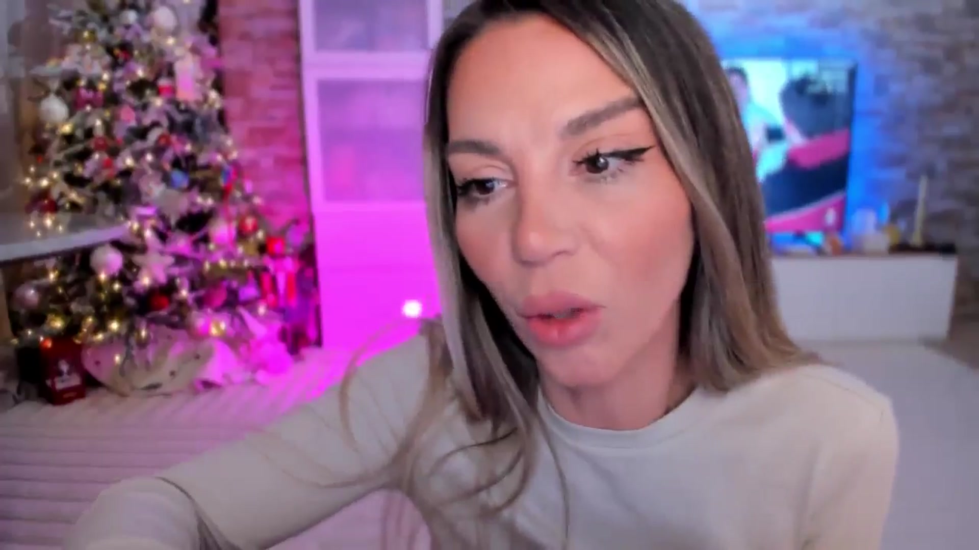 Gallery image thumbnail from Alesia_'s myfreecams stream on, 12/10/2025, 24:47 image 5 of 20