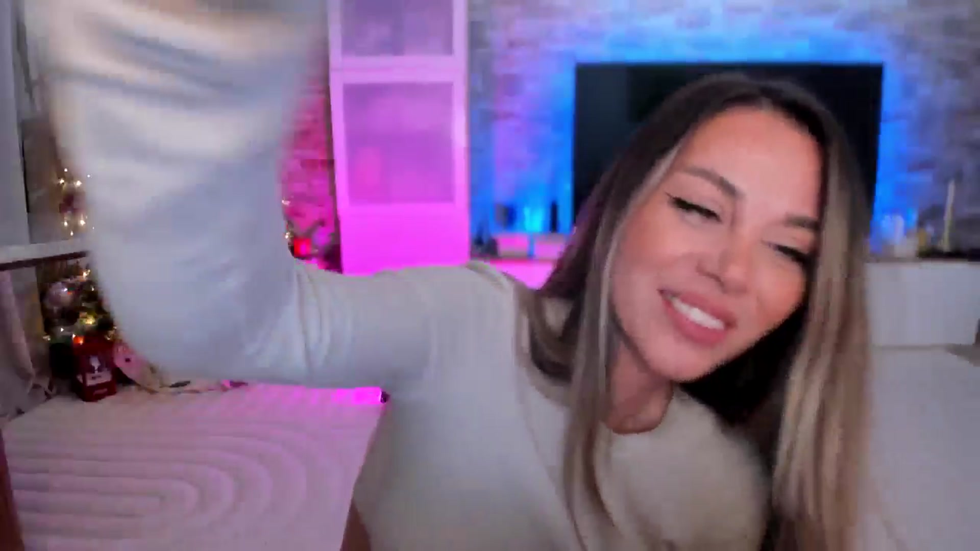Gallery image thumbnail from Alesia_'s myfreecams stream on, 12/10/2025, 24:47 image 18 of 20