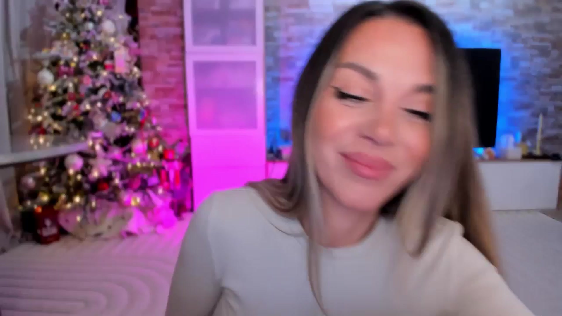Gallery image thumbnail from Alesia_'s myfreecams stream on, 12/10/2025, 24:47 image 13 of 20