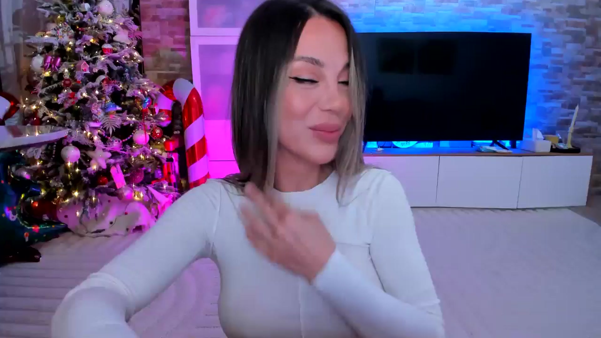Gallery image thumbnail from Alesia_'s myfreecams stream on, 12/11/2025, 22:44 image 1 of 20
